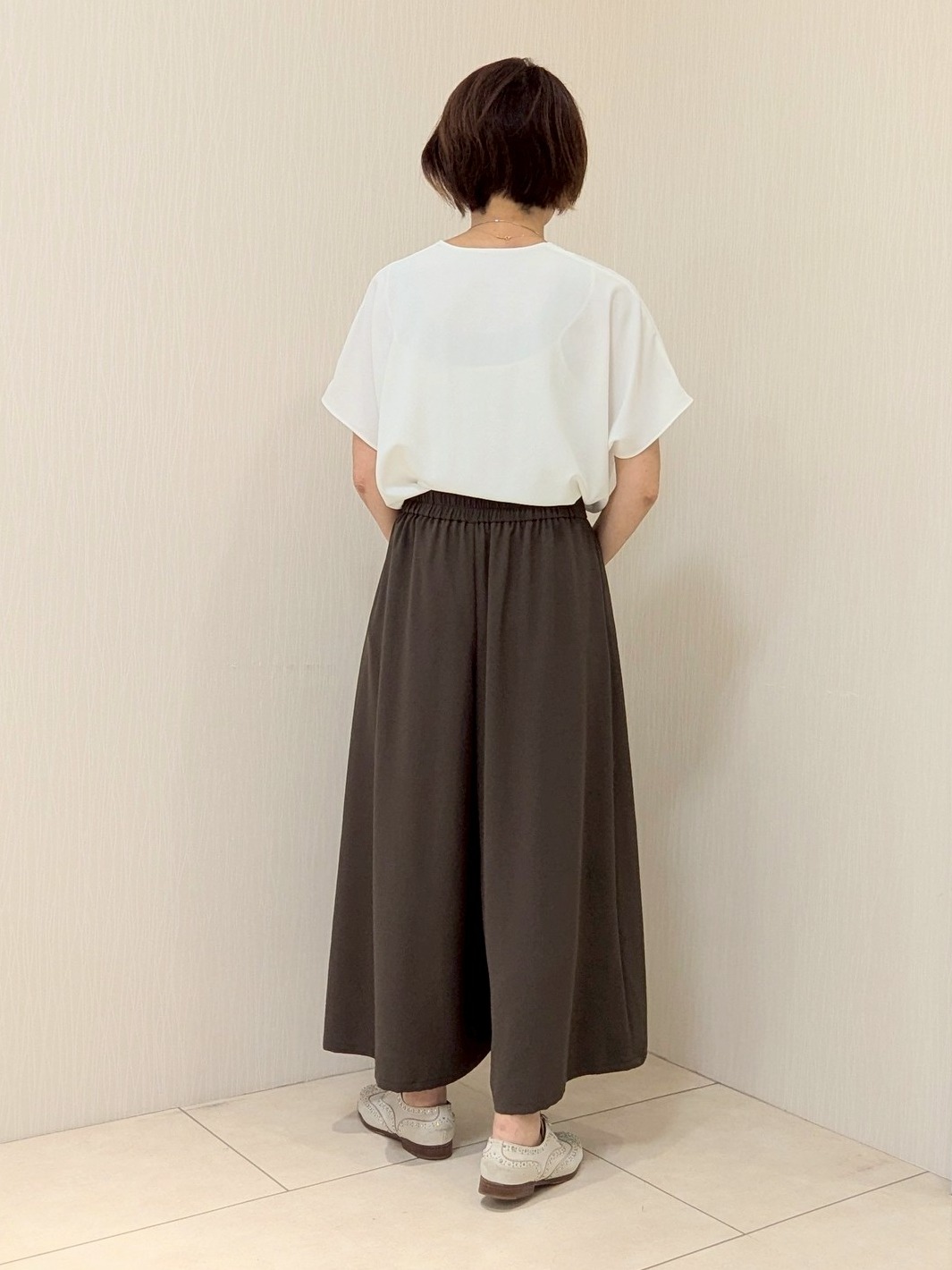 u&minus;macoさんの「UNTITLED｜【UV/接触冷感/セットアップ可】リラクシーキーVネックブラウス」を使ったコーディネート