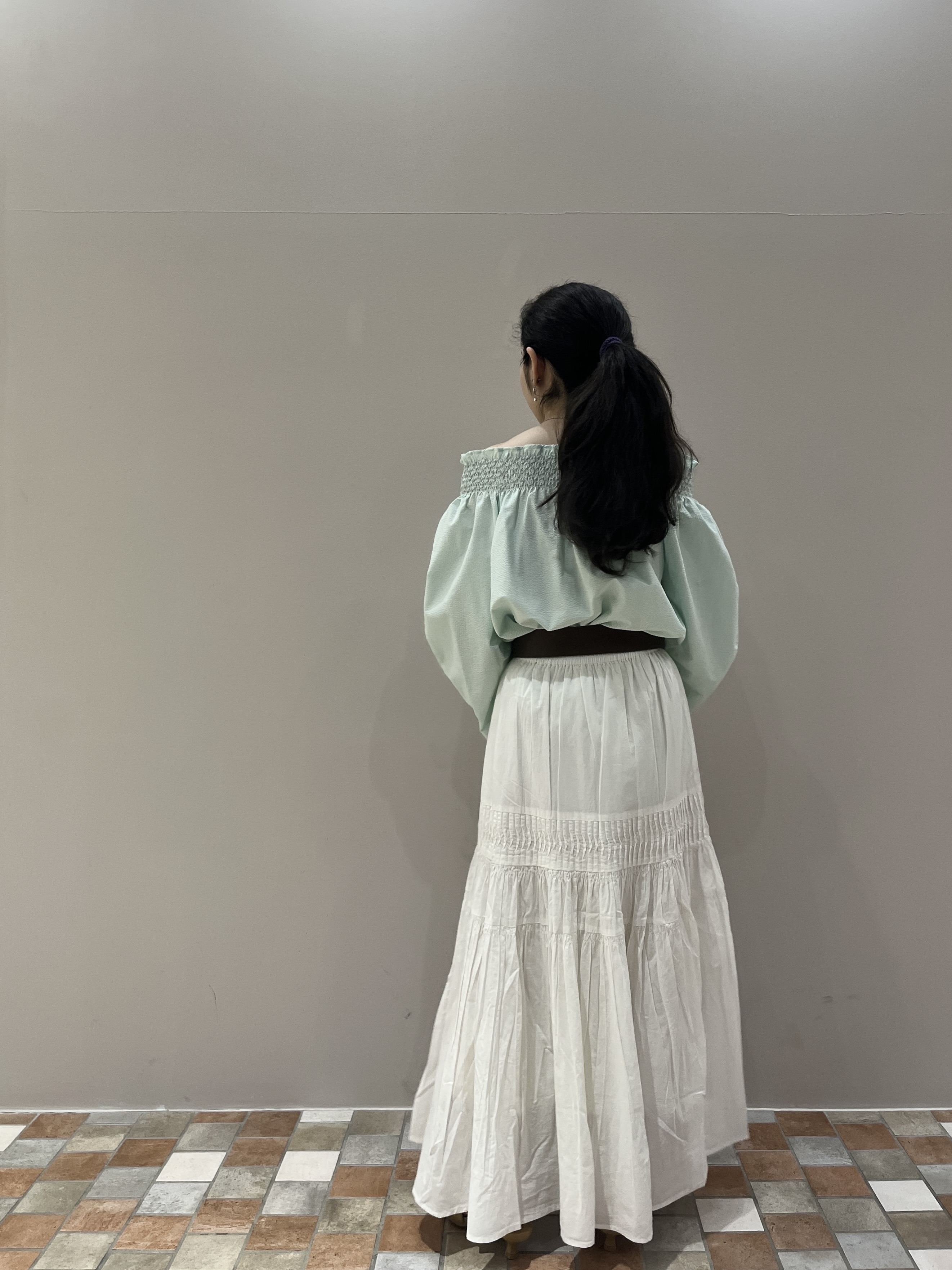 Uminoさんの「INDIVI｜サッカーオフショルブラウス【再入荷／2WAY】」を使ったコーディネート
