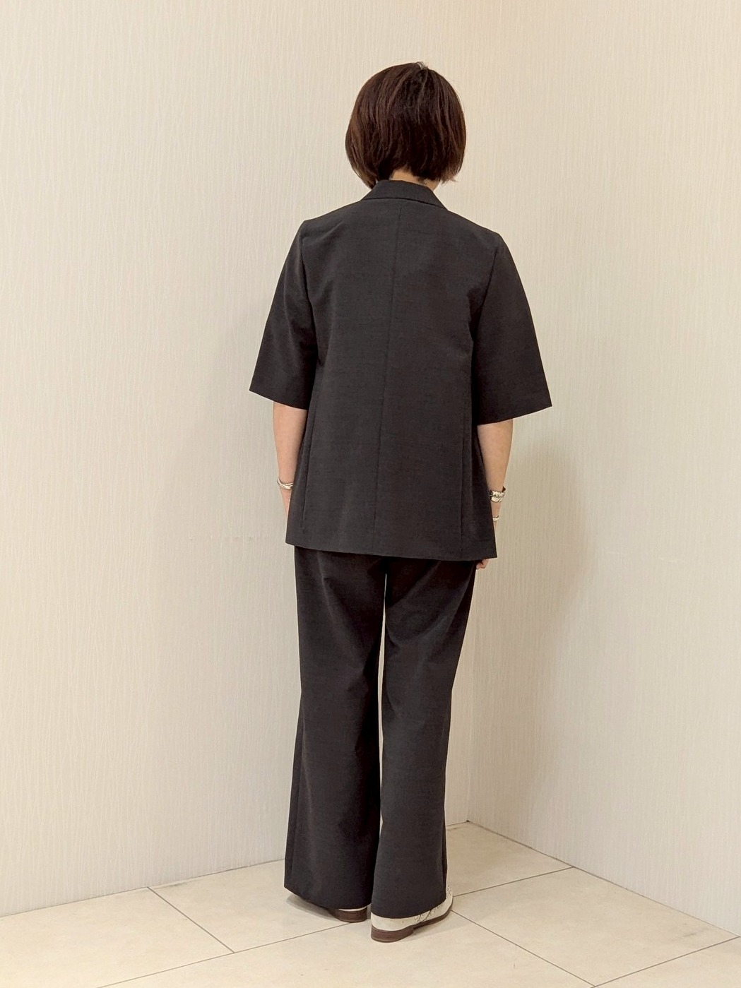 u&minus;macoさんの「UNTITLED｜【UV/接触冷感/セットアップ可】リラクシーキーVネックブラウス」を使ったコーディネート