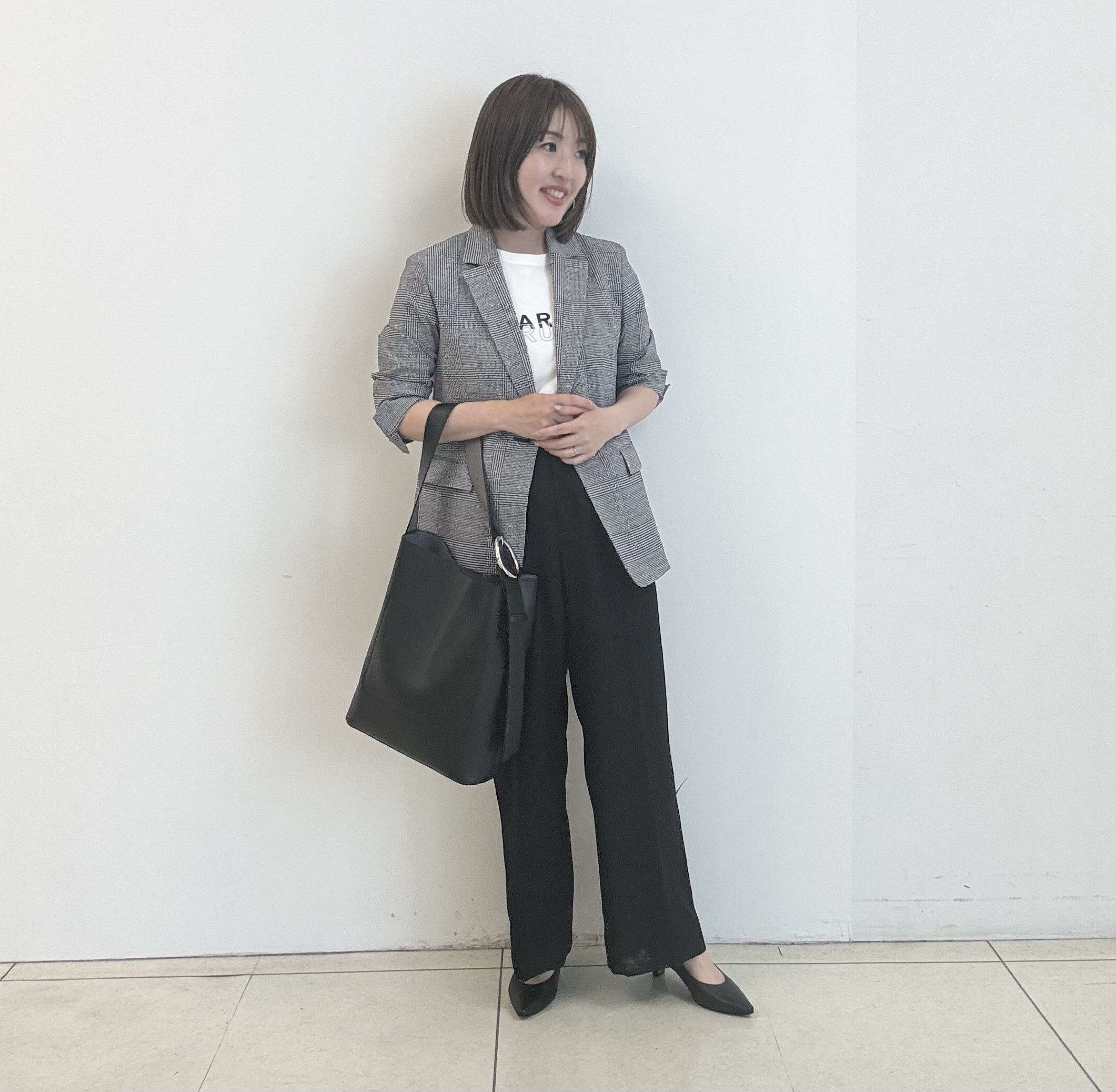 yoshiyaさんの「INDIVI｜【ラム革／美脚／通勤】レザーパンプス」を使ったコーディネート