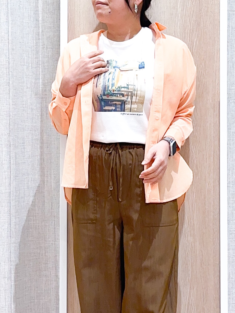 naoさんの「grove｜【洗濯機OK】朝晩の気温差に◎軽やかシアーシャツ」を使ったコーディネート