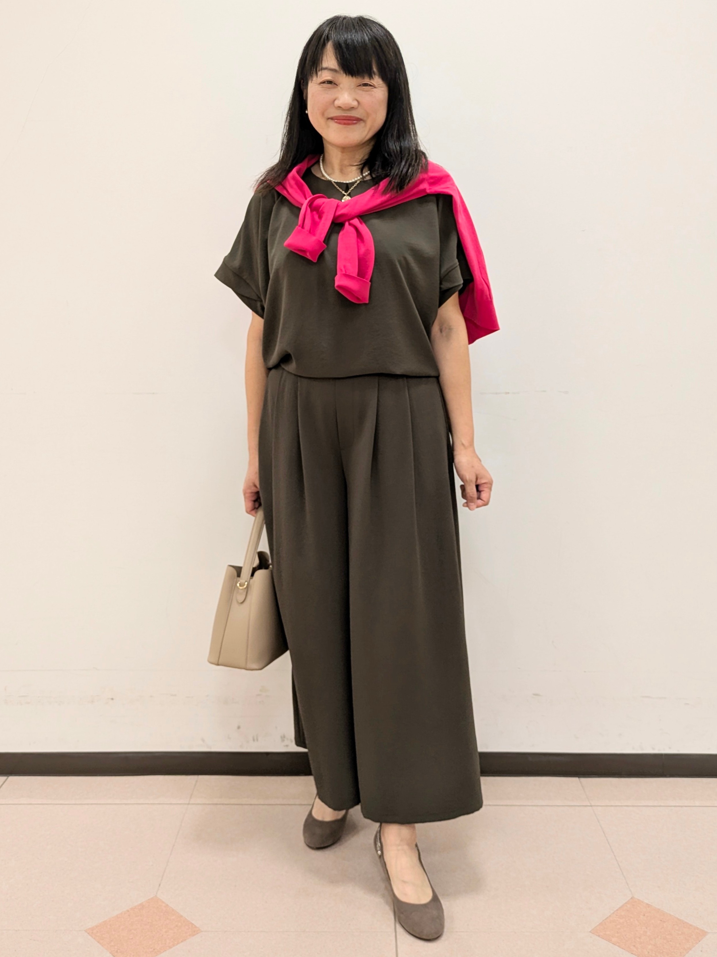 ともさんの「UNTITLED｜【セットアップ可/UVカット/前後2WAY】リラクシーフレンチスリーブブラウス」を使ったコーディネート