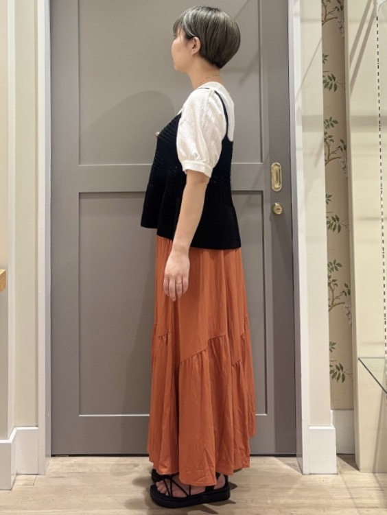 こばさんの「grove｜【2点SET】着るだけで完成、透かし編みニットビスチェ&times;ブラウス」を使ったコーディネート