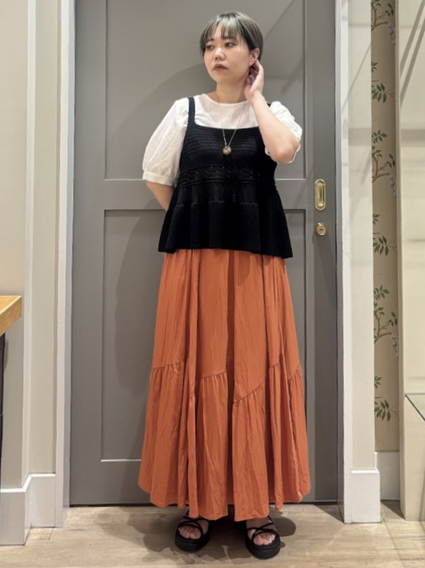 こばさんの「grove｜【2点SET】着るだけで完成、透かし編みニットビスチェ&times;ブラウス」を使ったコーディネート