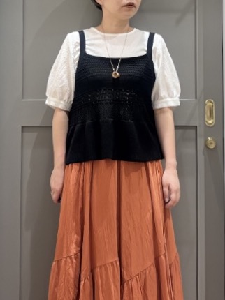 こばさんの「grove｜【2点SET】着るだけで完成、透かし編みニットビスチェ&times;ブラウス」を使ったコーディネート