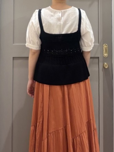 こばさんの「grove｜【2点SET】着るだけで完成、透かし編みニットビスチェ&times;ブラウス」を使ったコーディネート