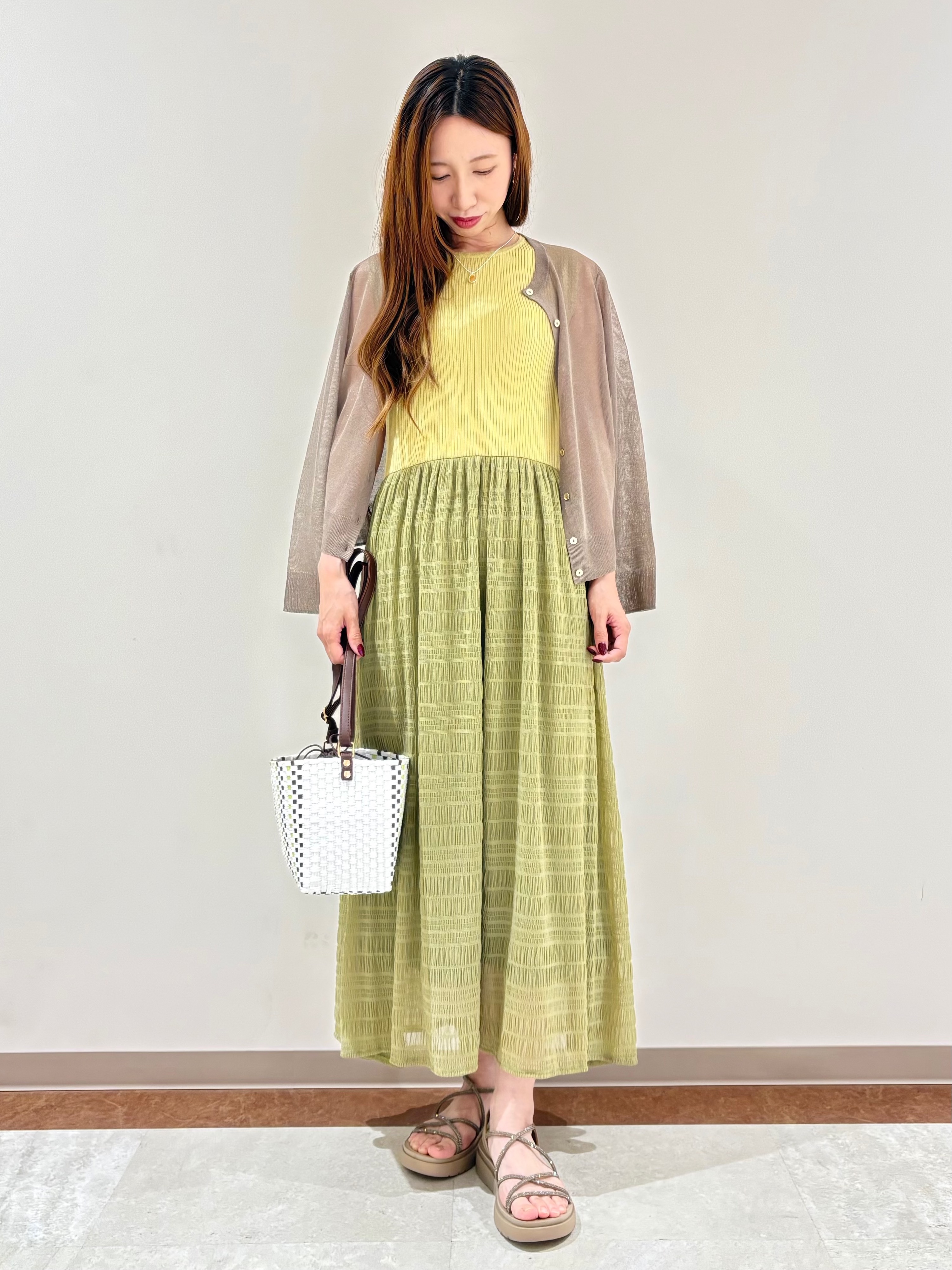まきさんの「grove｜高評価！【洗える/名品】大人の透け感、シアーカーディガン」を使ったコーディネート