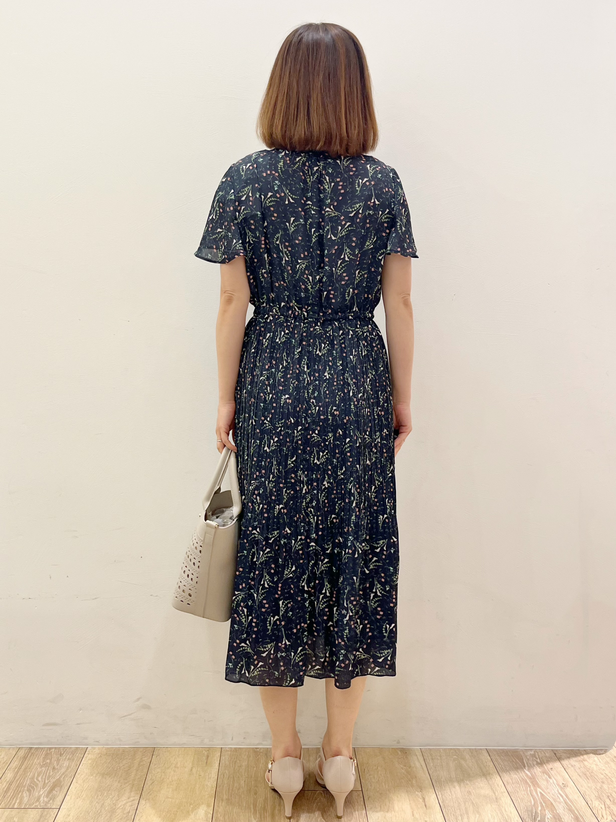 kcさんの「OPAQUE.CLIP｜◆【日比谷花壇コラボ】ラッフルタイプリーツワンピース【防シワ/洗濯機OK】」を使ったコーディネート