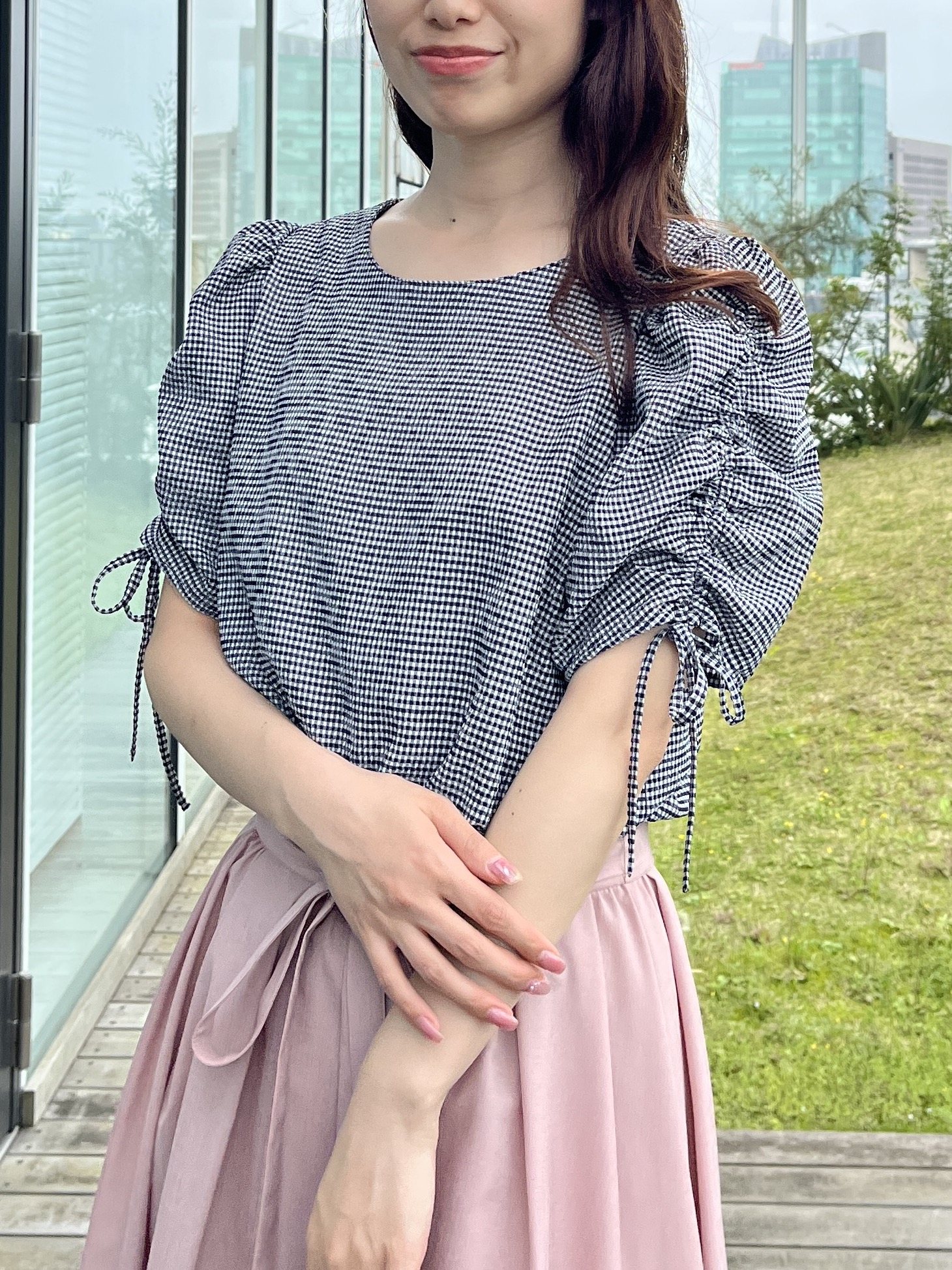 はばさんの「Couture brooch｜【洗える】シャーリング チェックブラウス」を使ったコーディネート