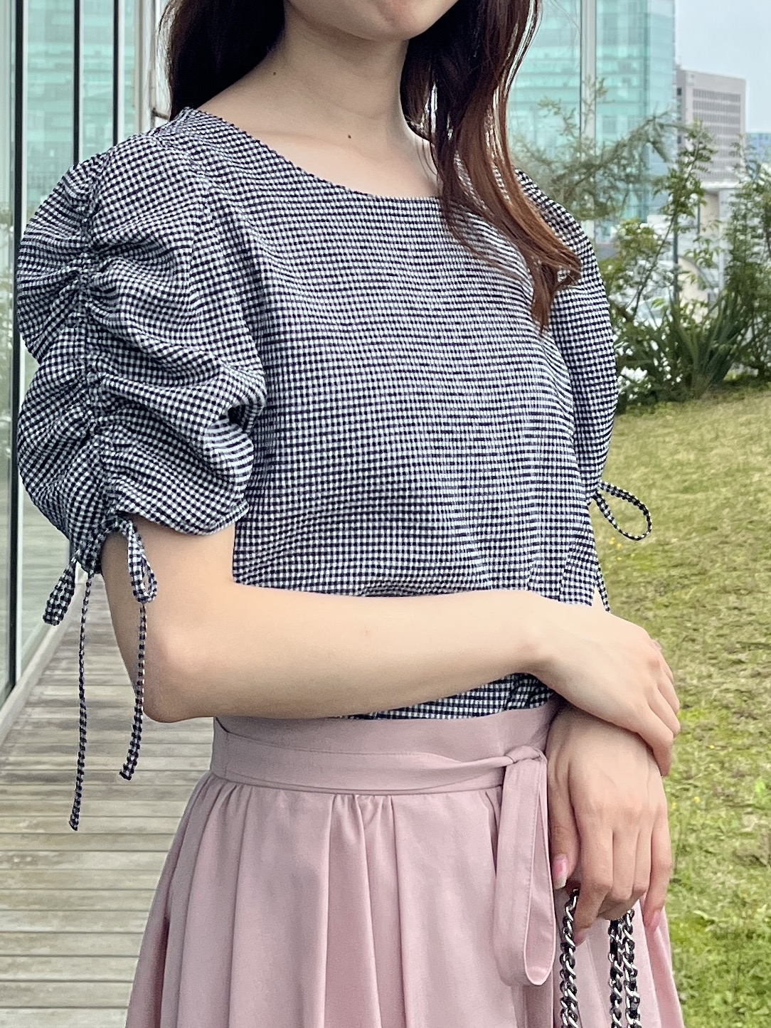 はばさんの「Couture brooch｜【洗える】シャーリング チェックブラウス」を使ったコーディネート