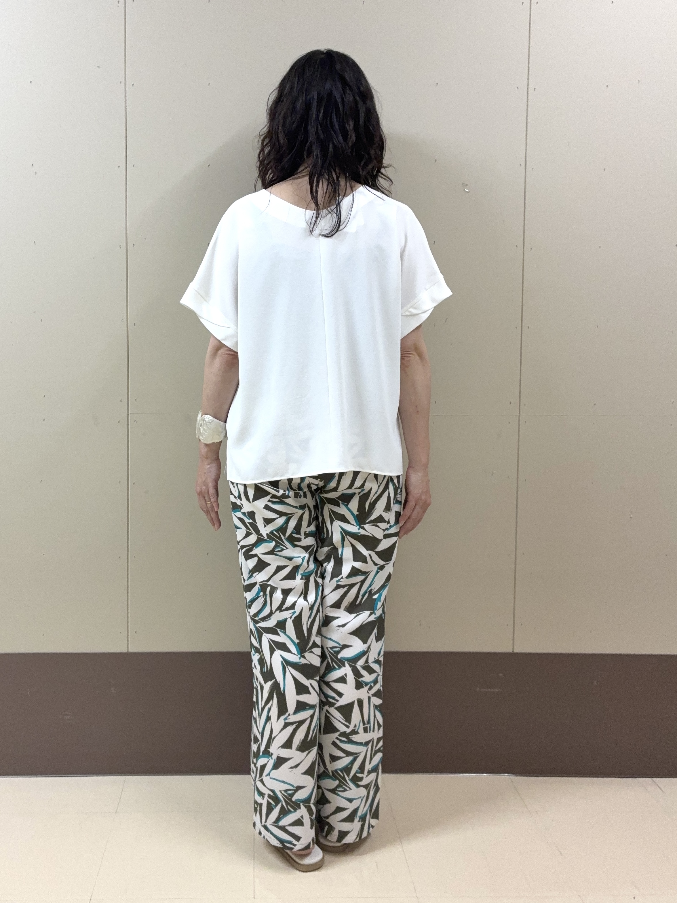 Noriさんの「UNTITLED｜【セットアップ可/UVカット/前後2WAY】リラクシーフレンチスリーブブラウス」を使ったコーディネート