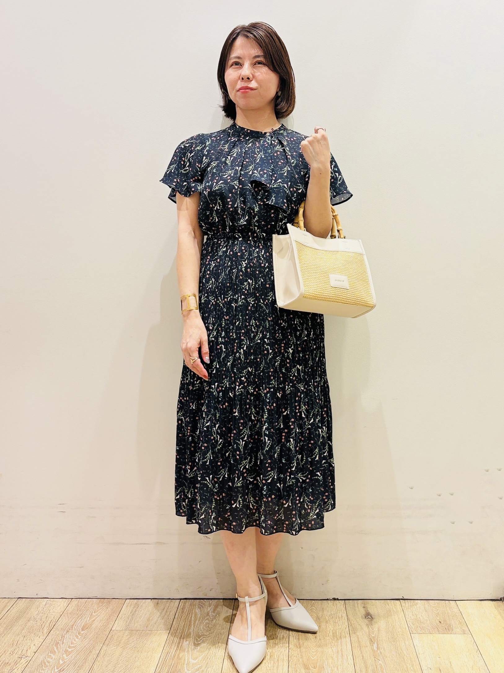 YUKOさんの「index｜◆【日比谷花壇コラボ】ラッフルタイプリーツワンピース【防シワ/洗濯機OK】」を使ったコーディネート