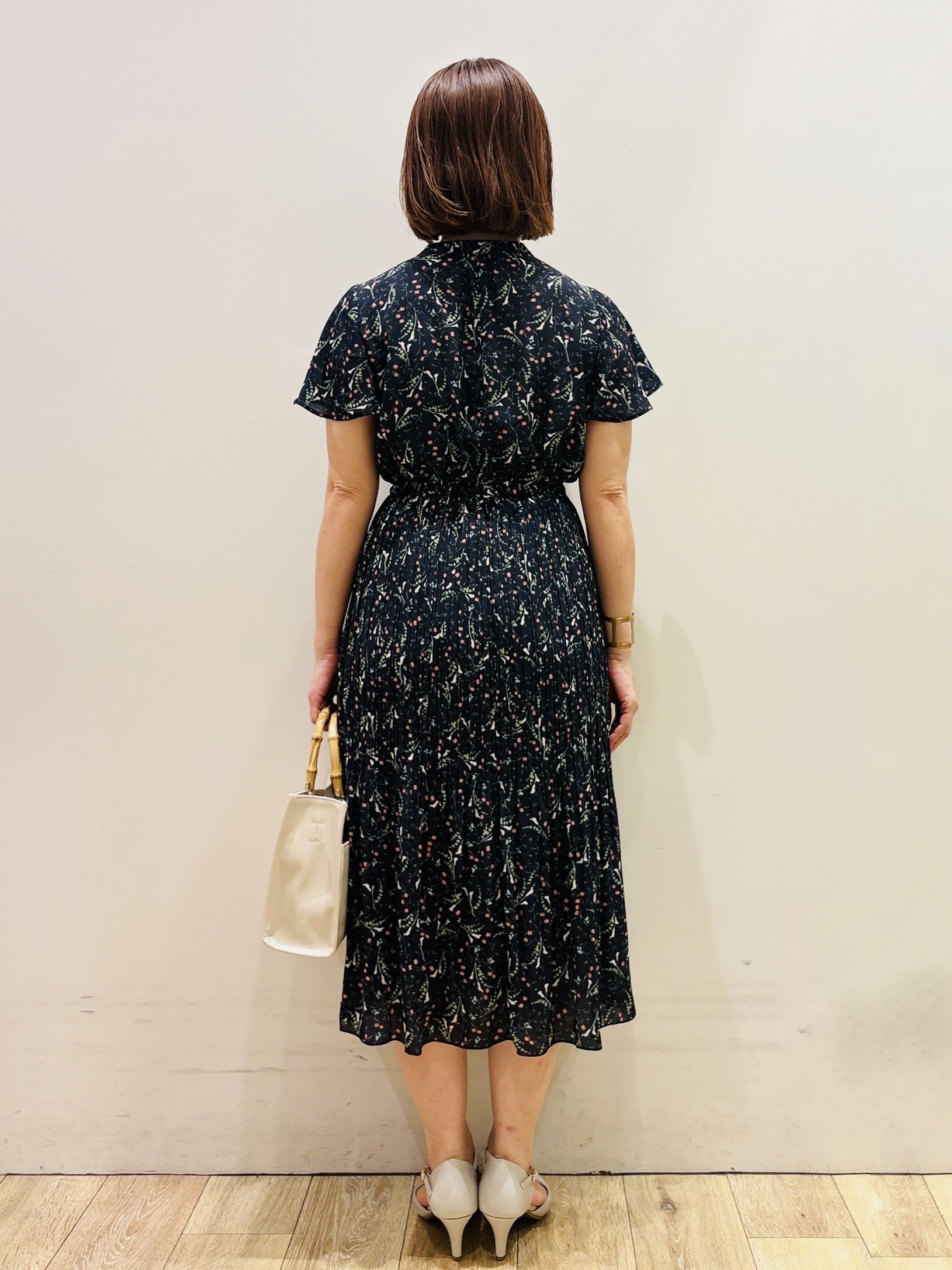 YUKOさんの「index｜◆【日比谷花壇コラボ】ラッフルタイプリーツワンピース【防シワ/洗濯機OK】」を使ったコーディネート