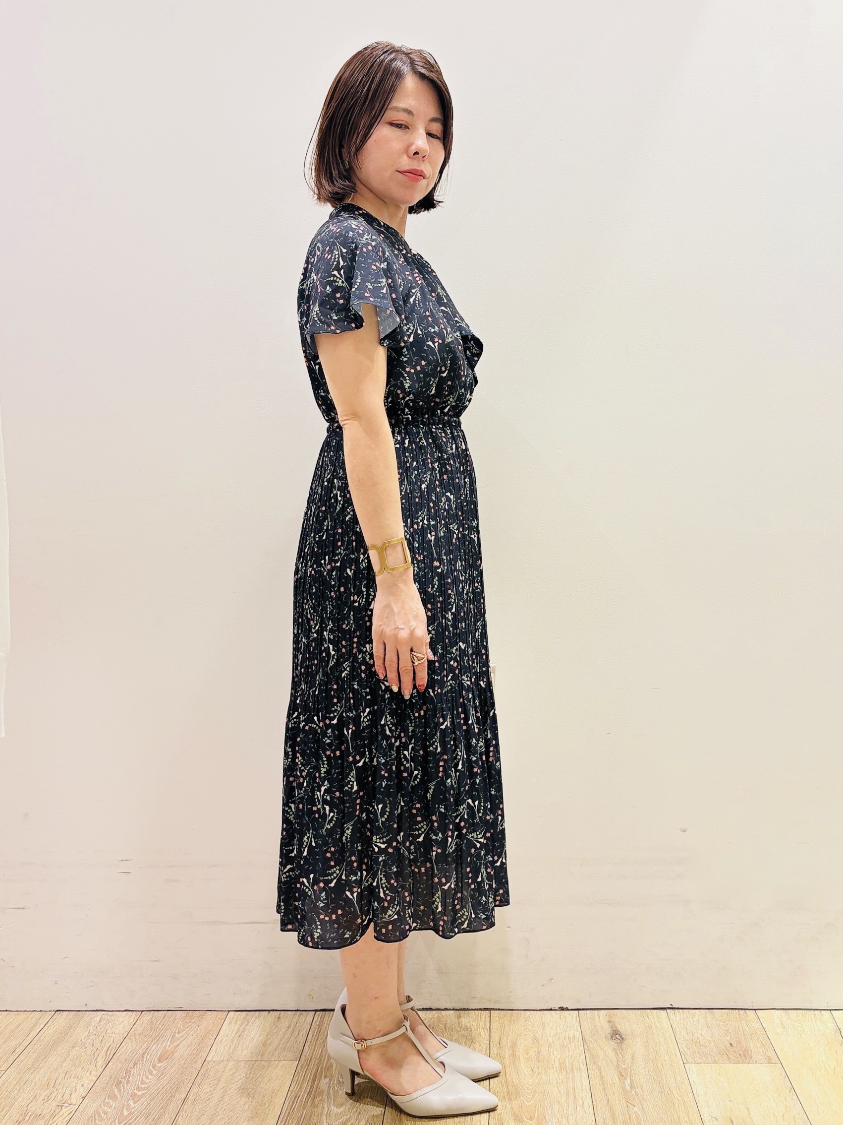 YUKOさんの「index｜◆【日比谷花壇コラボ】ラッフルタイプリーツワンピース【防シワ/洗濯機OK】」を使ったコーディネート