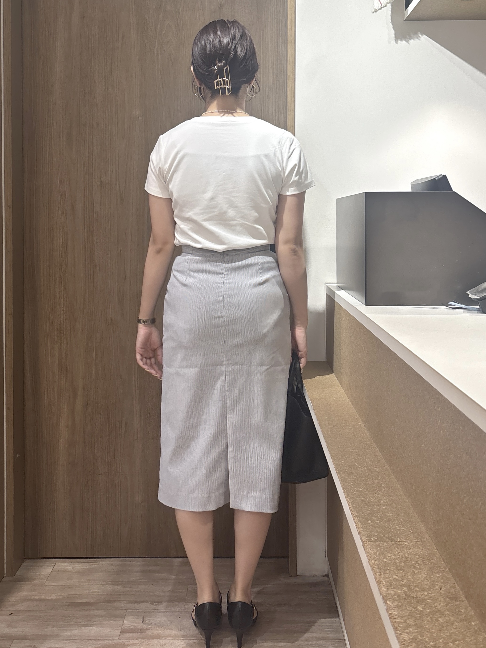 このかさんの「index｜【接触冷感/UVケア】リボンテープロゴTシャツ《洗濯機OK》」を使ったコーディネート