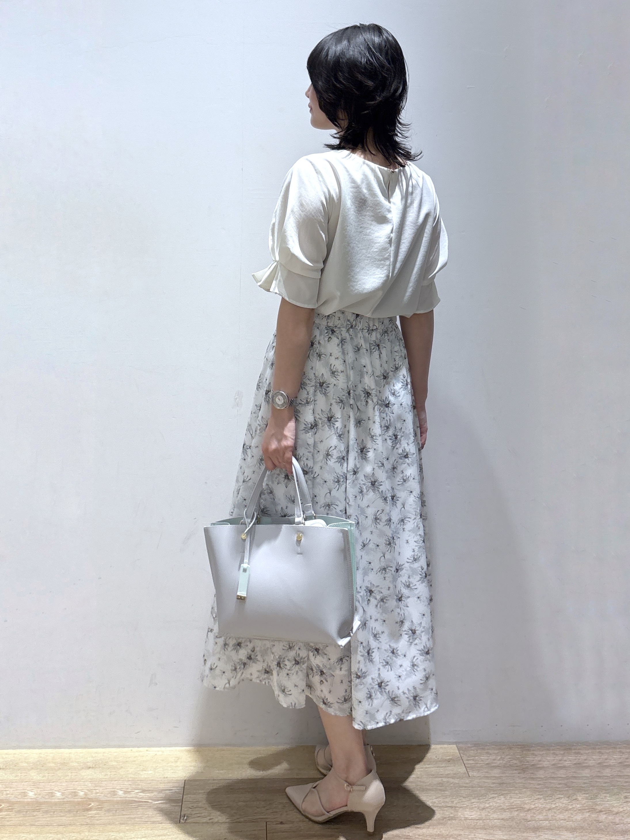 mizukiさんの「index｜【接触冷感／吸水速乾】タックパフスリーブブラウス《防シワ／洗濯機OK／XS～3L／8col》」を使ったコーディネート