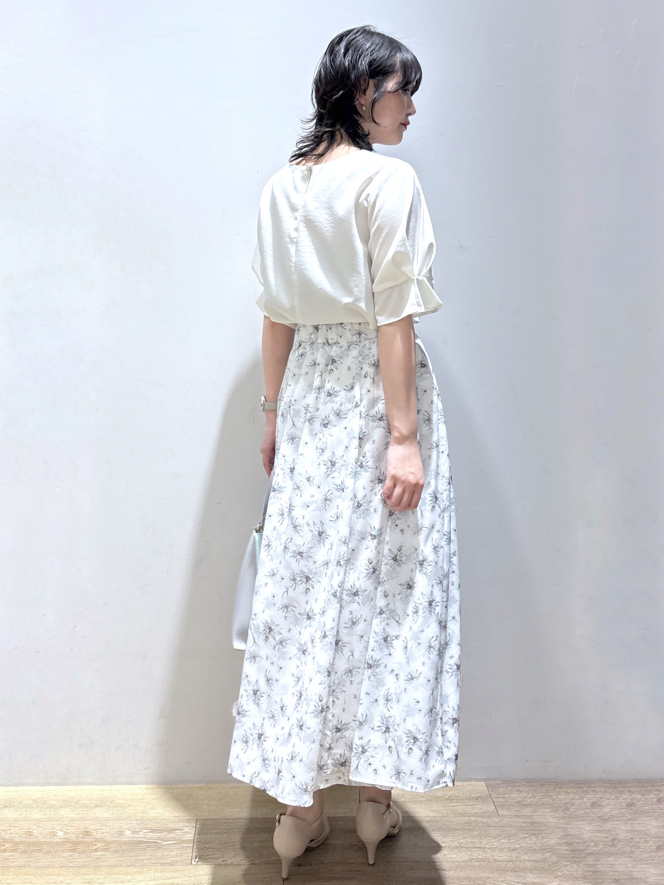 mizukiさんの「index｜【接触冷感／吸水速乾】タックパフスリーブブラウス《防シワ／洗濯機OK／XS～3L／8col》」を使ったコーディネート