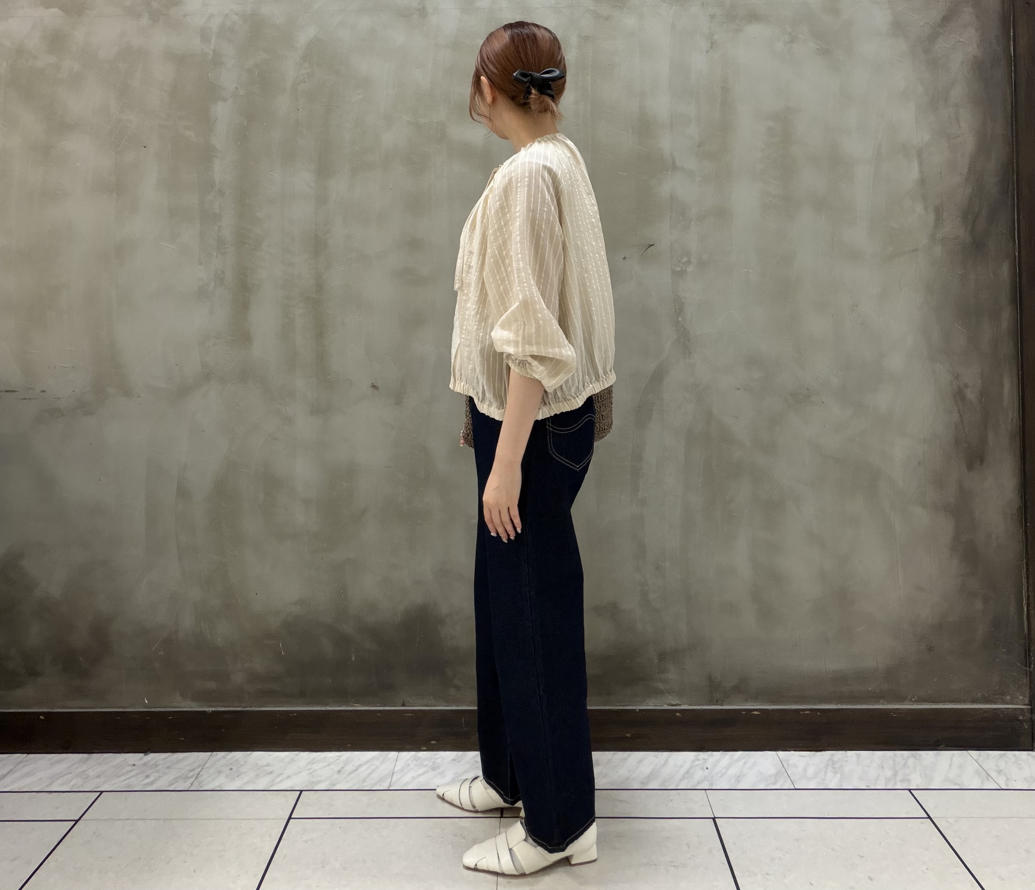 maiさんの「grove｜気温調整にも◎ブラウス感覚で羽織れるシアーブルゾン」を使ったコーディネート