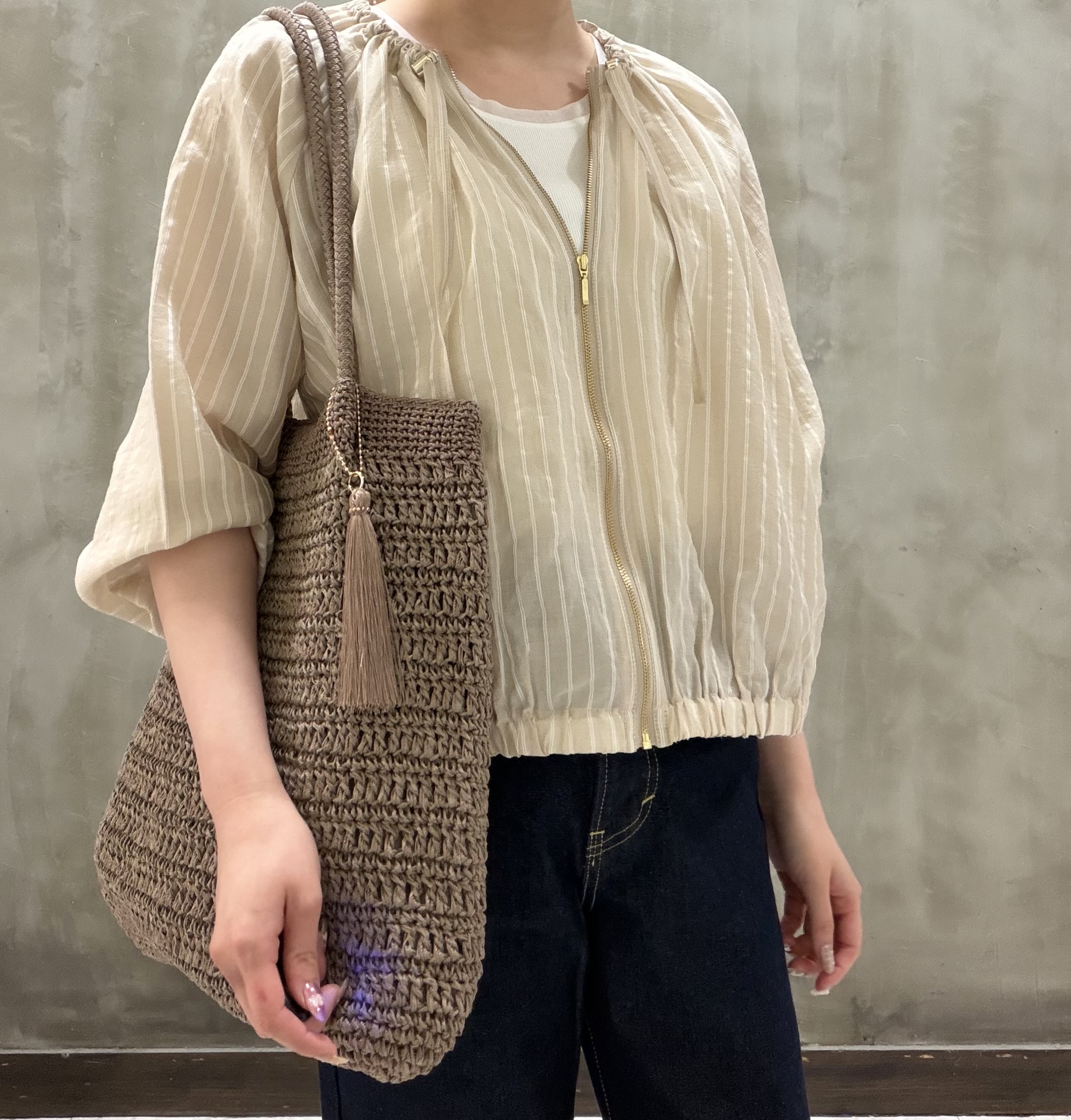 maiさんの「grove｜気温調整にも◎ブラウス感覚で羽織れるシアーブルゾン」を使ったコーディネート