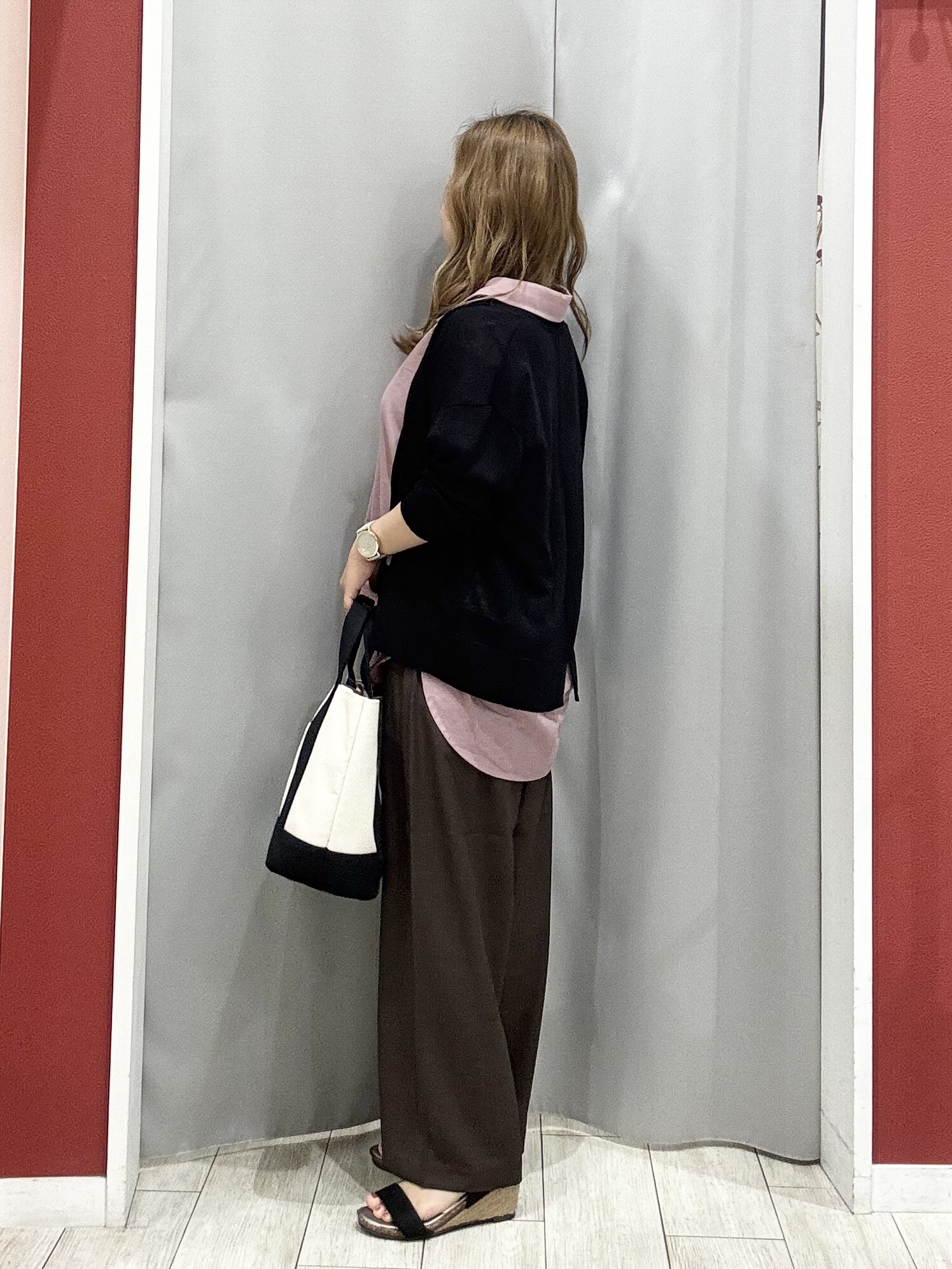 shioさんの「SHOO･LA･RUE｜【洗濯機可/S-LL】オンにもオフにも マルチに使えるボタンレスカーディガン」を使ったコーディネート