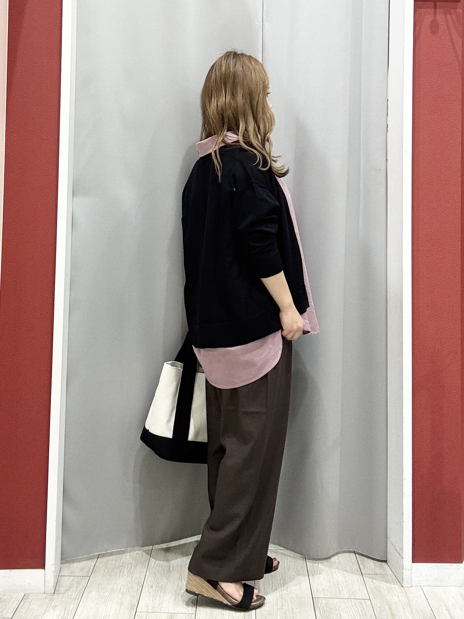 shioさんの「SHOO･LA･RUE｜【洗濯機可/S-LL】オンにもオフにも マルチに使えるボタンレスカーディガン」を使ったコーディネート