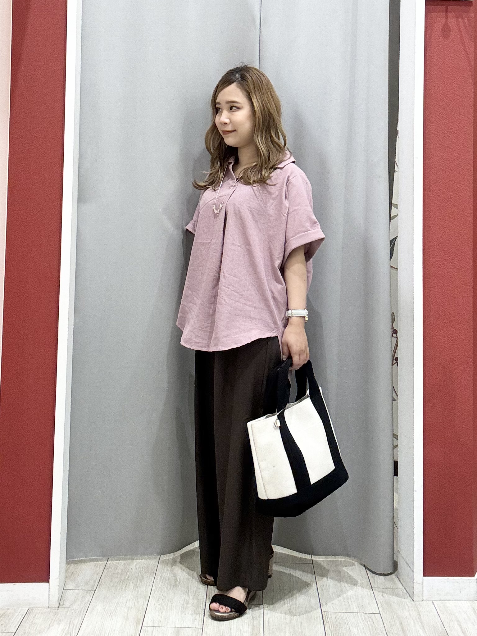 shioさんの「SHOO･LA･RUE｜【洗濯機可/S-LL】オンにもオフにも マルチに使えるボタンレスカーディガン」を使ったコーディネート