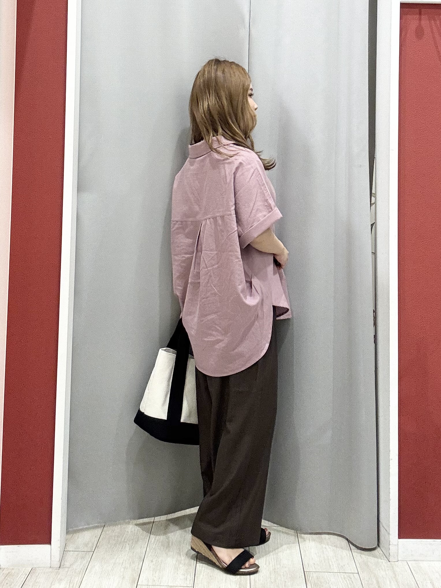 shioさんの「SHOO･LA･RUE｜【洗濯機可/S-LL】オンにもオフにも マルチに使えるボタンレスカーディガン」を使ったコーディネート