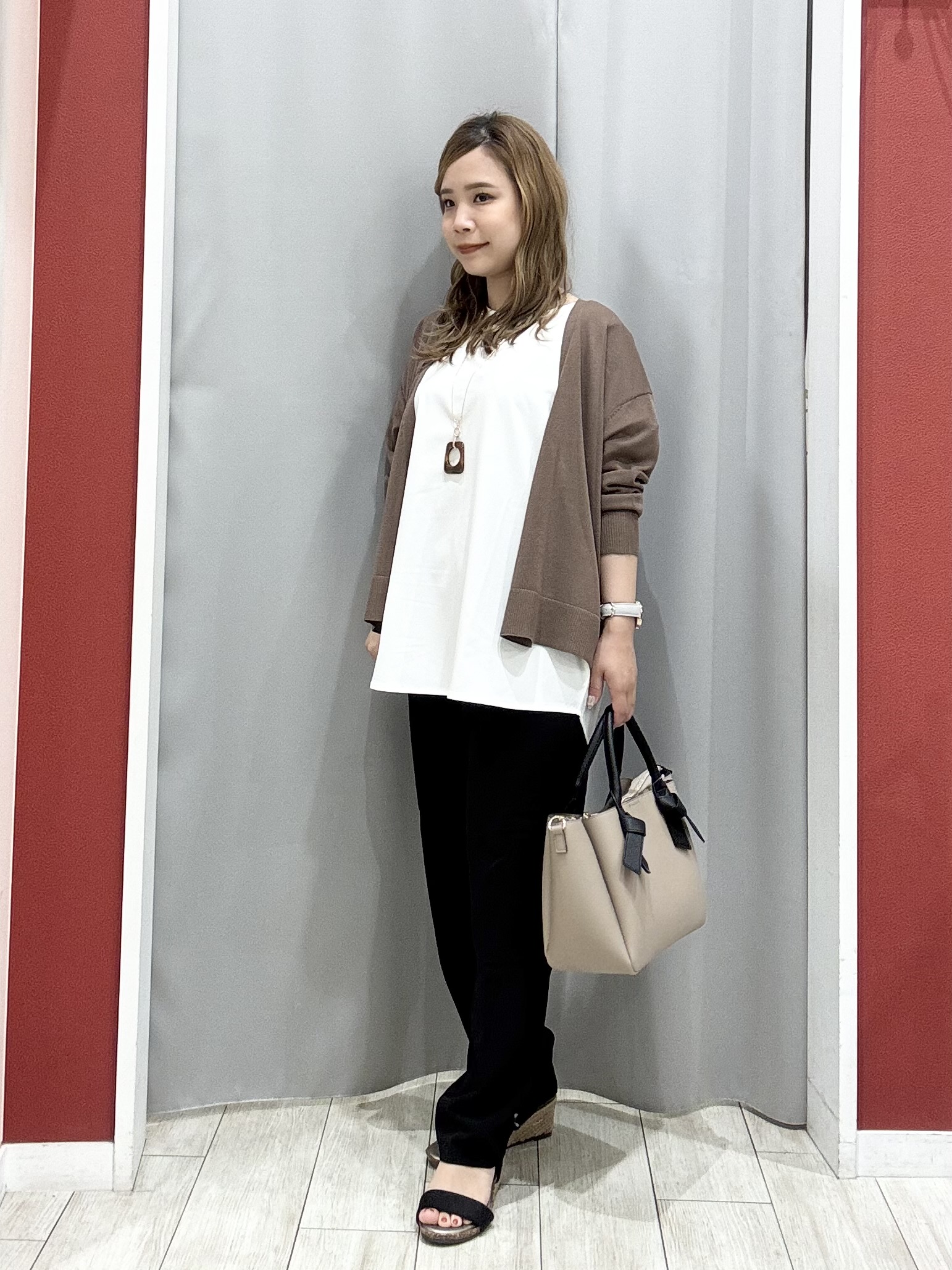 shioさんの「SHOO･LA･RUE｜【洗濯機可/S-LL】オンにもオフにも マルチに使えるボタンレスカーディガン」を使ったコーディネート