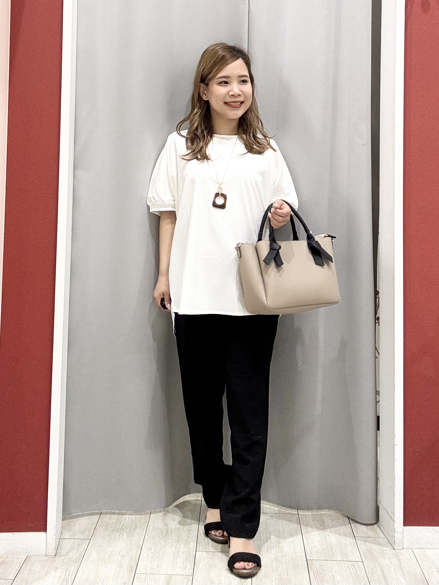 shioさんの「SHOO･LA･RUE｜【洗濯機可/S-LL】オンにもオフにも マルチに使えるボタンレスカーディガン」を使ったコーディネート