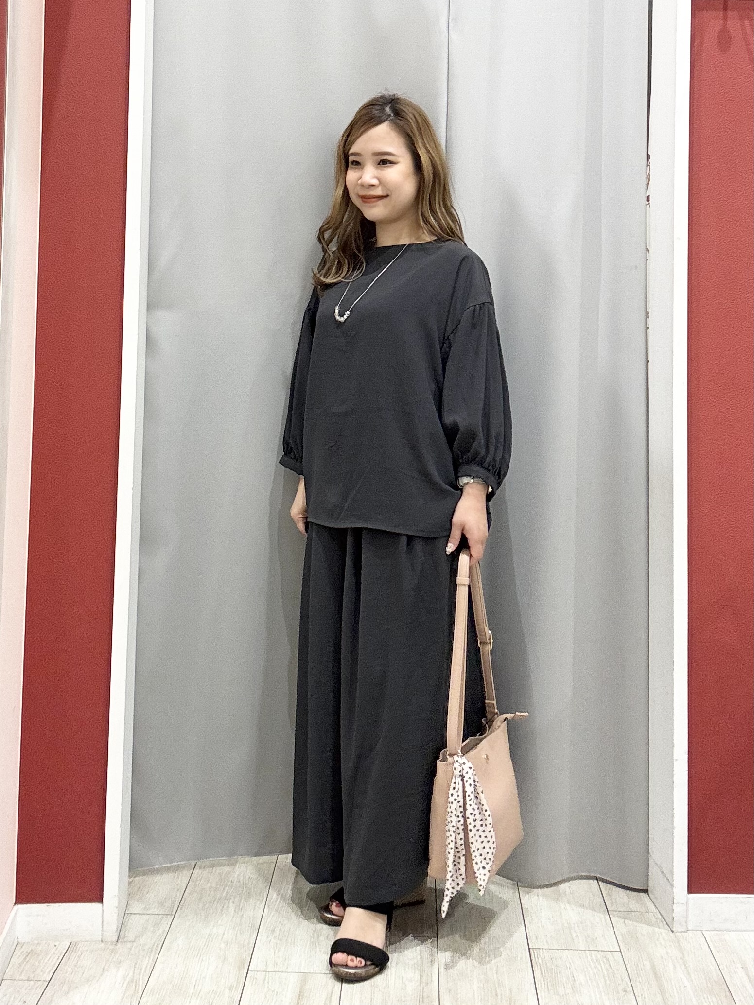 shioさんの「SHOO･LA･RUE｜【セットアップ可/S-LL/洗濯機可】体型カバーも叶う さらり麻調シャーリングブラウス」を使ったコーディネート