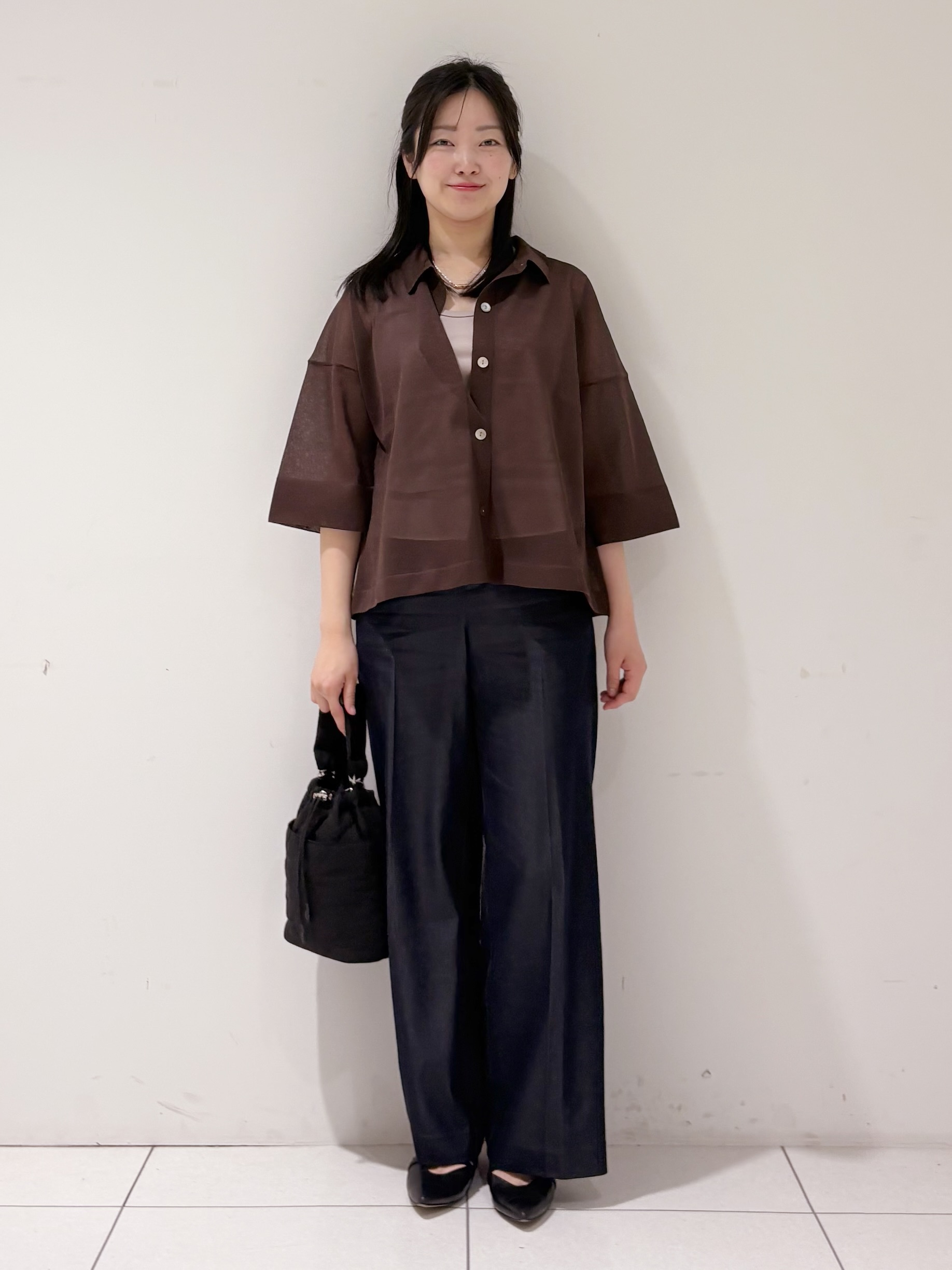 momokoさんの「INDIVI｜【洗える／シアー】衿付きシャツライクニットカーディガン」を使ったコーディネート