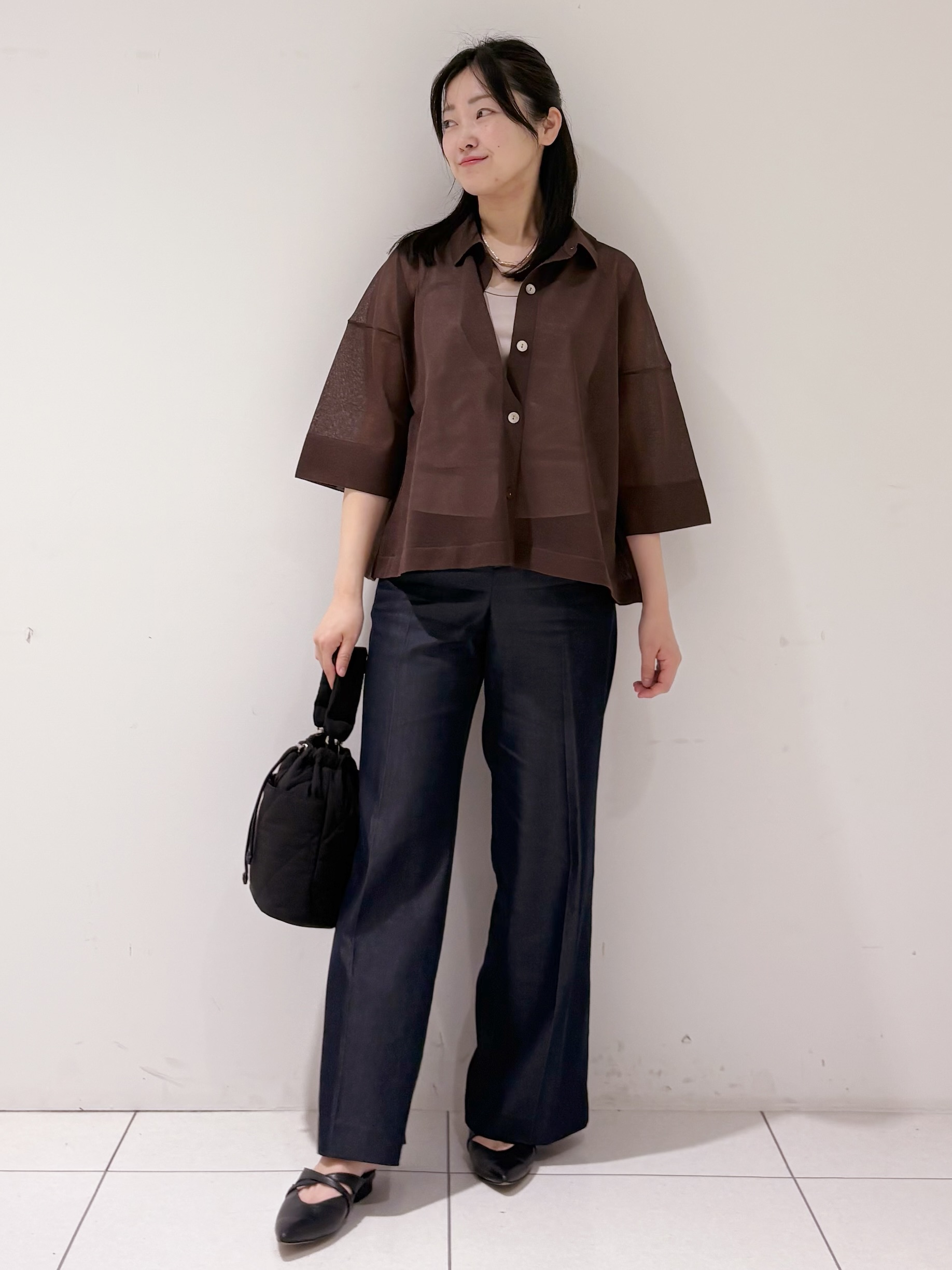 momokoさんの「INDIVI｜【洗える／シアー】衿付きシャツライクニットカーディガン」を使ったコーディネート