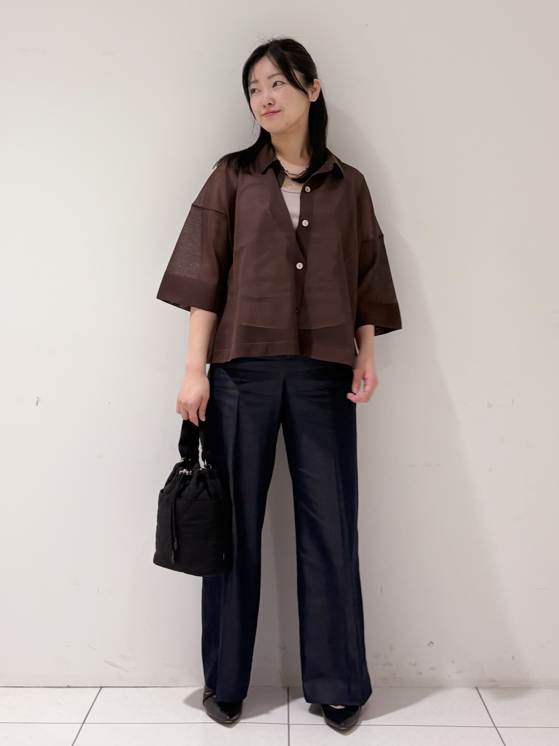 momokoさんの「INDIVI｜【洗える／シアー】衿付きシャツライクニットカーディガン」を使ったコーディネート