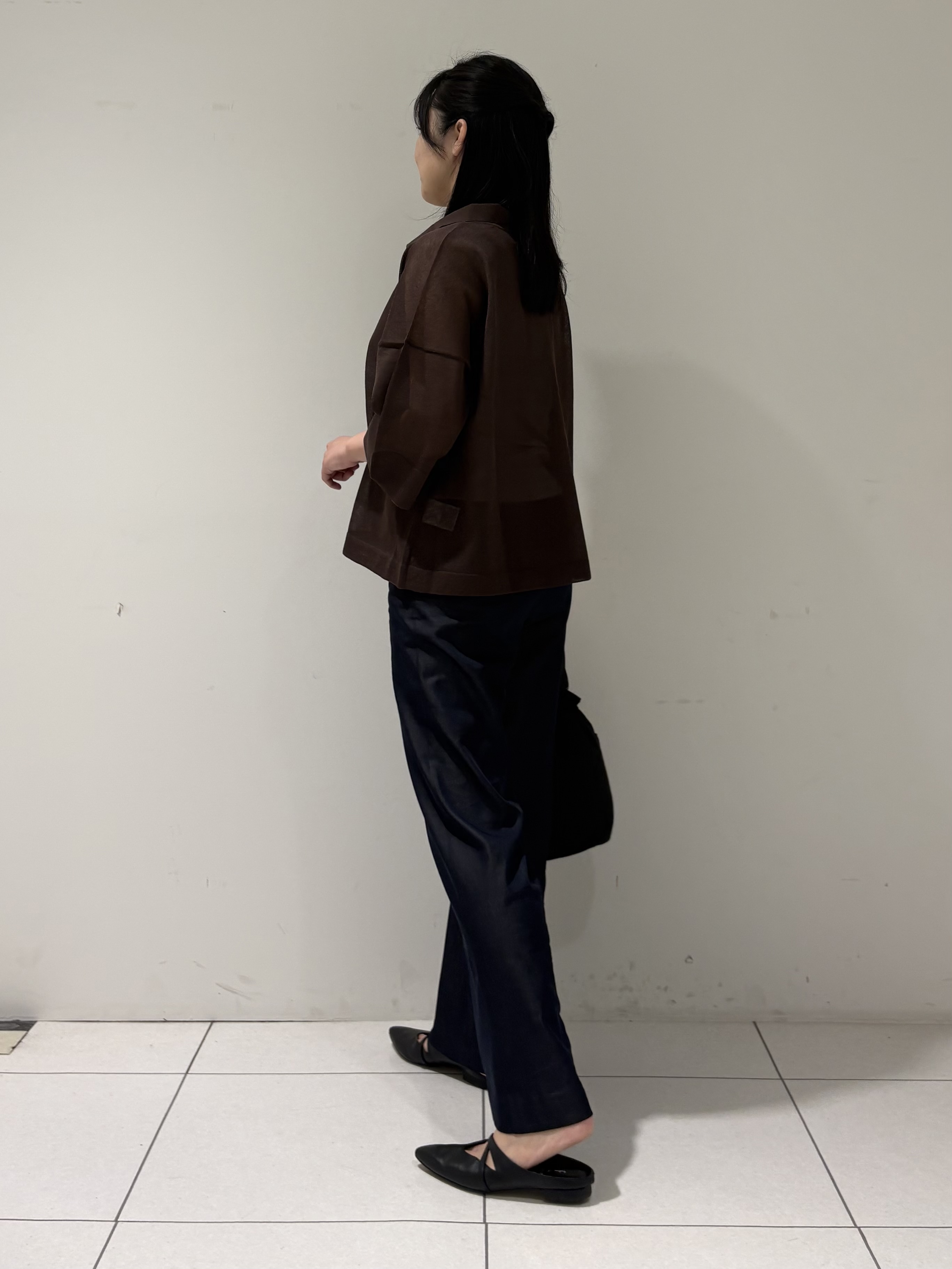 momokoさんの「INDIVI｜【洗える／シアー】衿付きシャツライクニットカーディガン」を使ったコーディネート