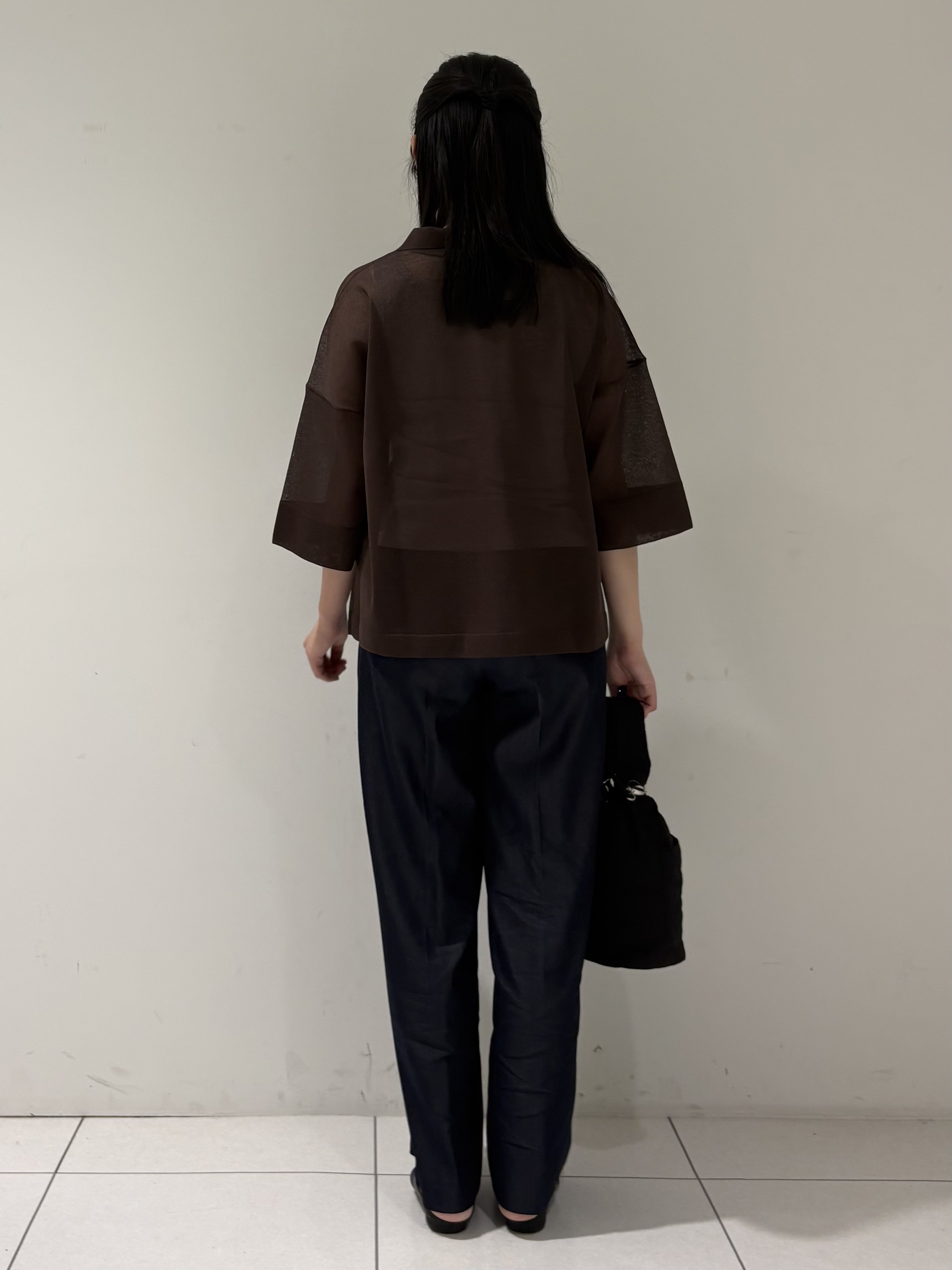 momokoさんの「INDIVI｜【洗える／シアー】衿付きシャツライクニットカーディガン」を使ったコーディネート