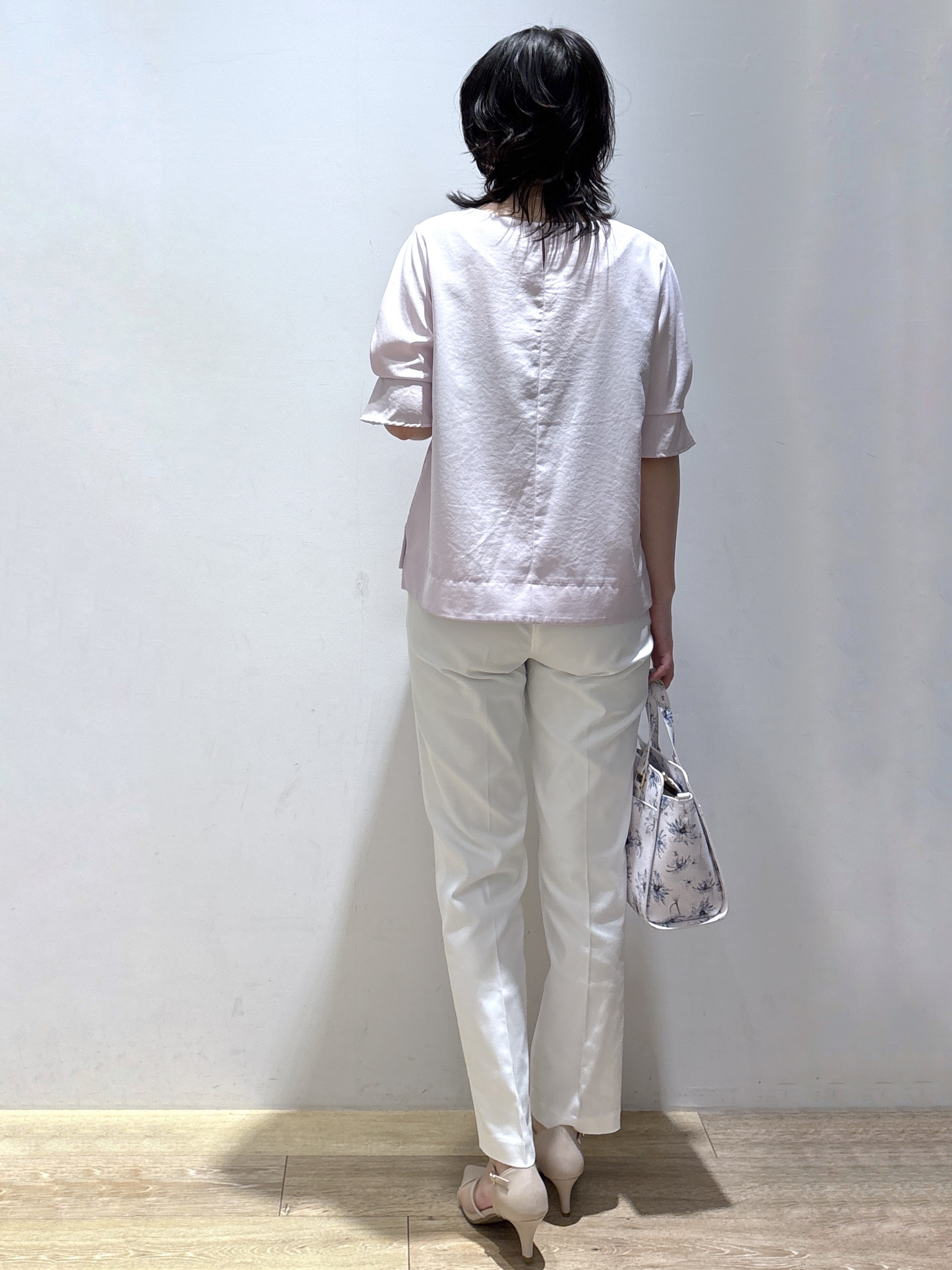mizukiさんの「index｜【接触冷感／吸水速乾】タックパフスリーブブラウス《防シワ／洗濯機OK／XS～3L／8col》」を使ったコーディネート
