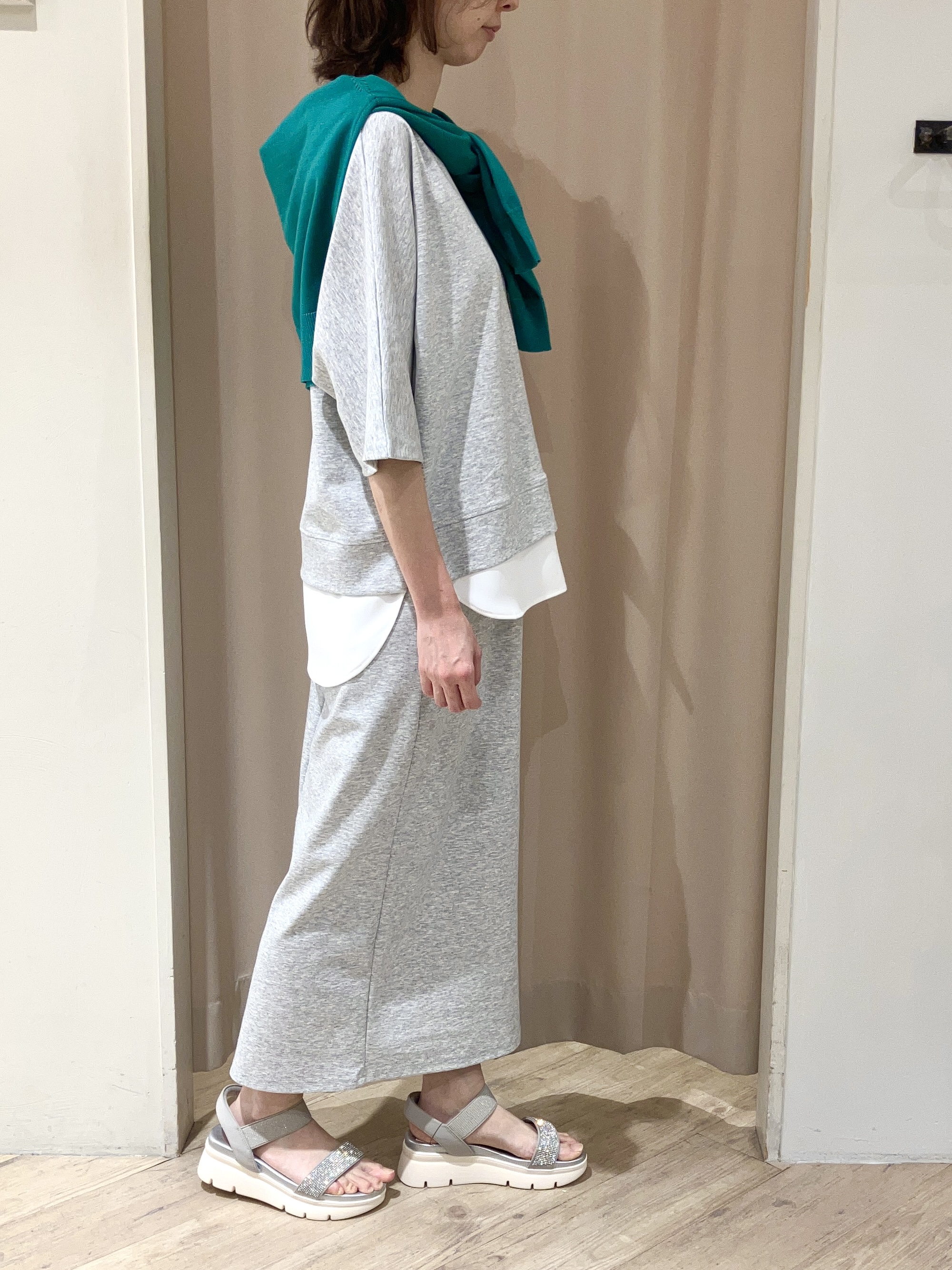 kimiさんの「grove｜【時短コーデ】シルキーポンチレイヤード風セットアップ」を使ったコーディネート