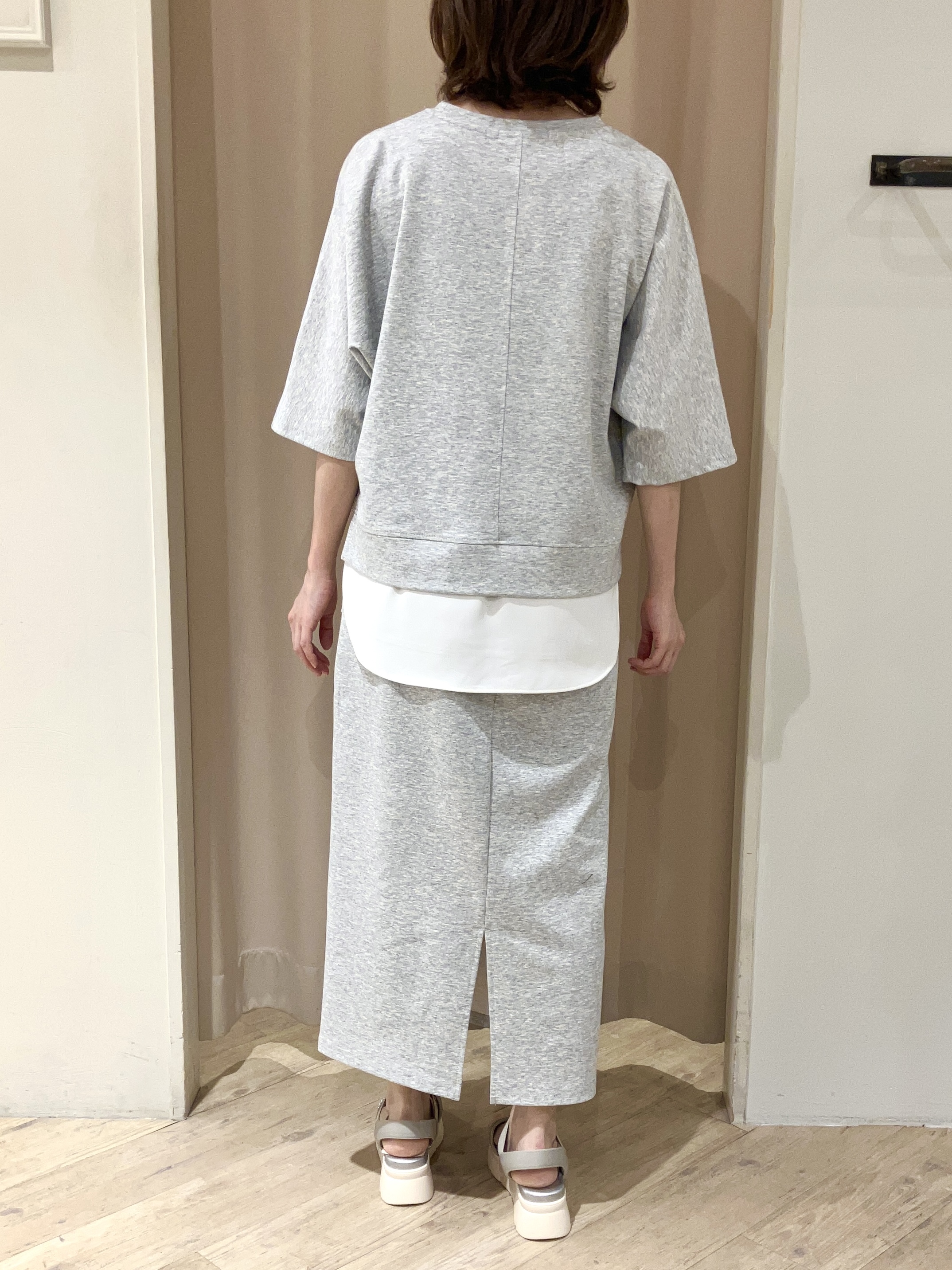 kimiさんの「grove｜【時短コーデ】シルキーポンチレイヤード風セットアップ」を使ったコーディネート