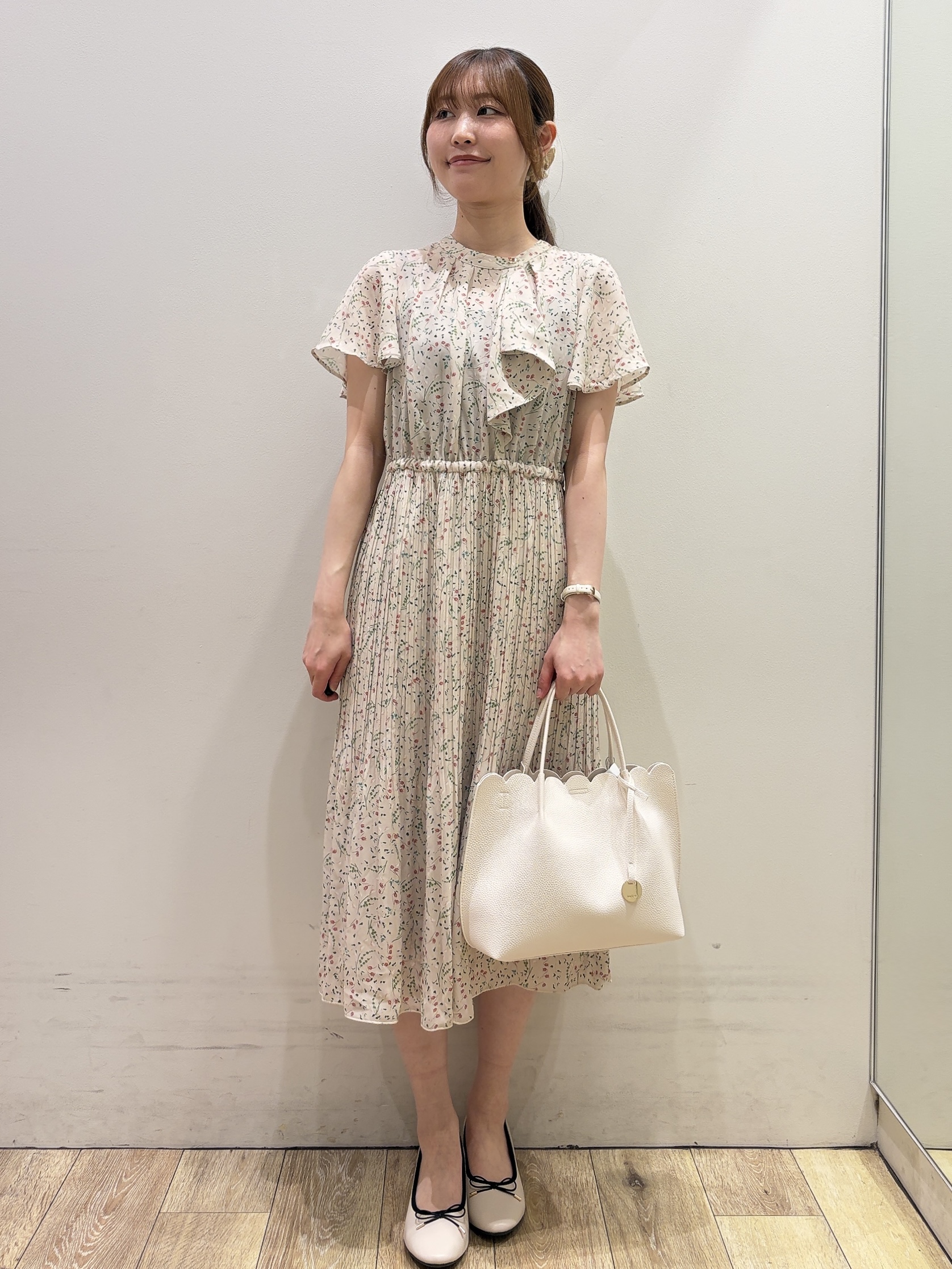 MOMOさんの「index｜【接触冷感】ビジューボタンカーディガン《抗ピリング／洗濯機OK》」を使ったコーディネート