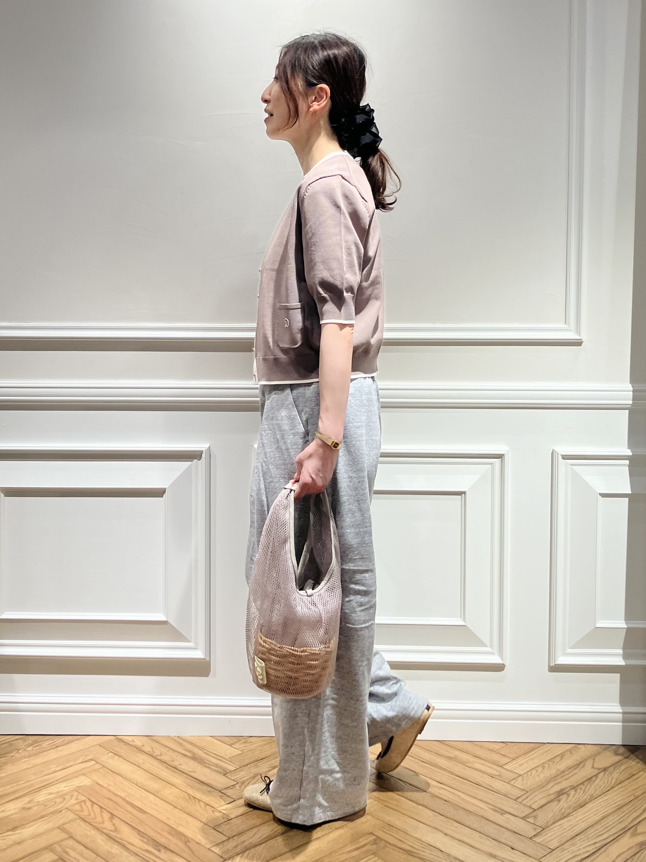 TSUKUIさんの「DRESSTERIOR｜【接触冷感／抗菌防臭／消臭】アイスクリアコットン Bonsoir ロゴTシャツ」を使ったコーディネート