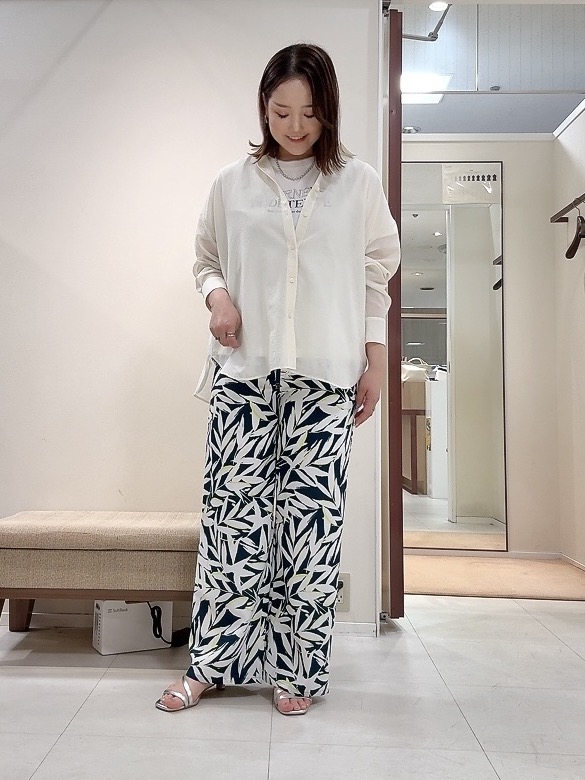 YUIさんの「UNTITLED｜◆【2WAY/マシンウォッシャブル】カシュクールデザインシャツ」を使ったコーディネート
