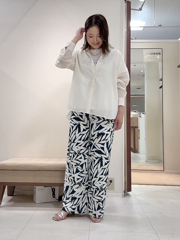 YUIさんの「UNTITLED｜◆【2WAY/マシンウォッシャブル】カシュクールデザインシャツ」を使ったコーディネート