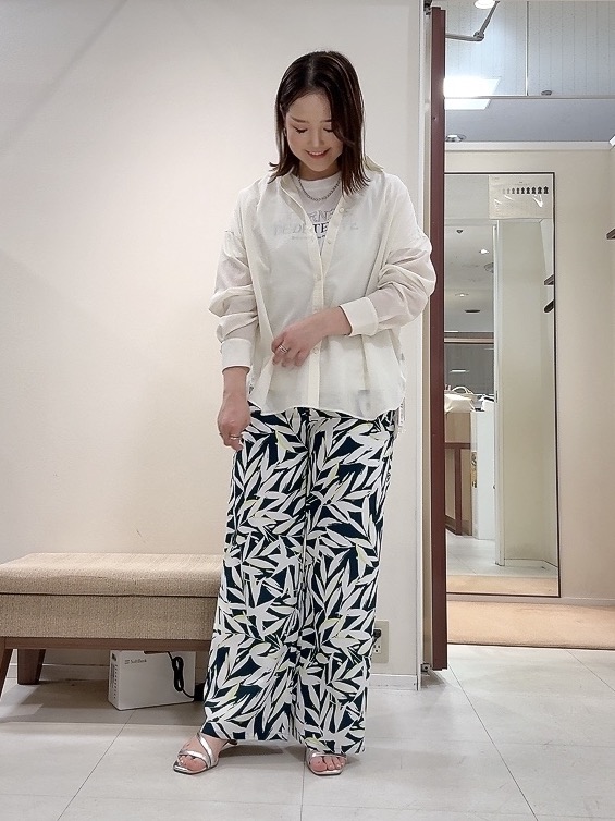YUIさんの「UNTITLED｜◆【2WAY/マシンウォッシャブル】カシュクールデザインシャツ」を使ったコーディネート