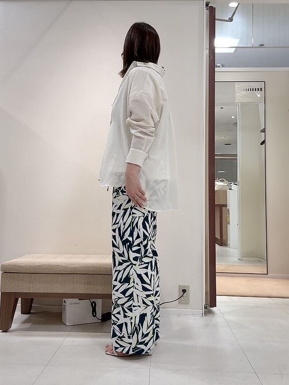 YUIさんの「UNTITLED｜◆【2WAY/マシンウォッシャブル】カシュクールデザインシャツ」を使ったコーディネート