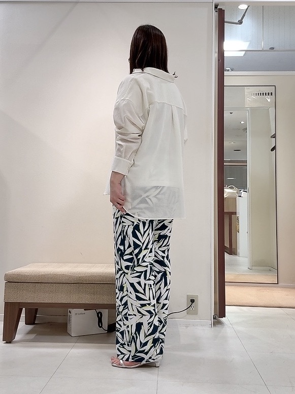 YUIさんの「UNTITLED｜◆【2WAY/マシンウォッシャブル】カシュクールデザインシャツ」を使ったコーディネート