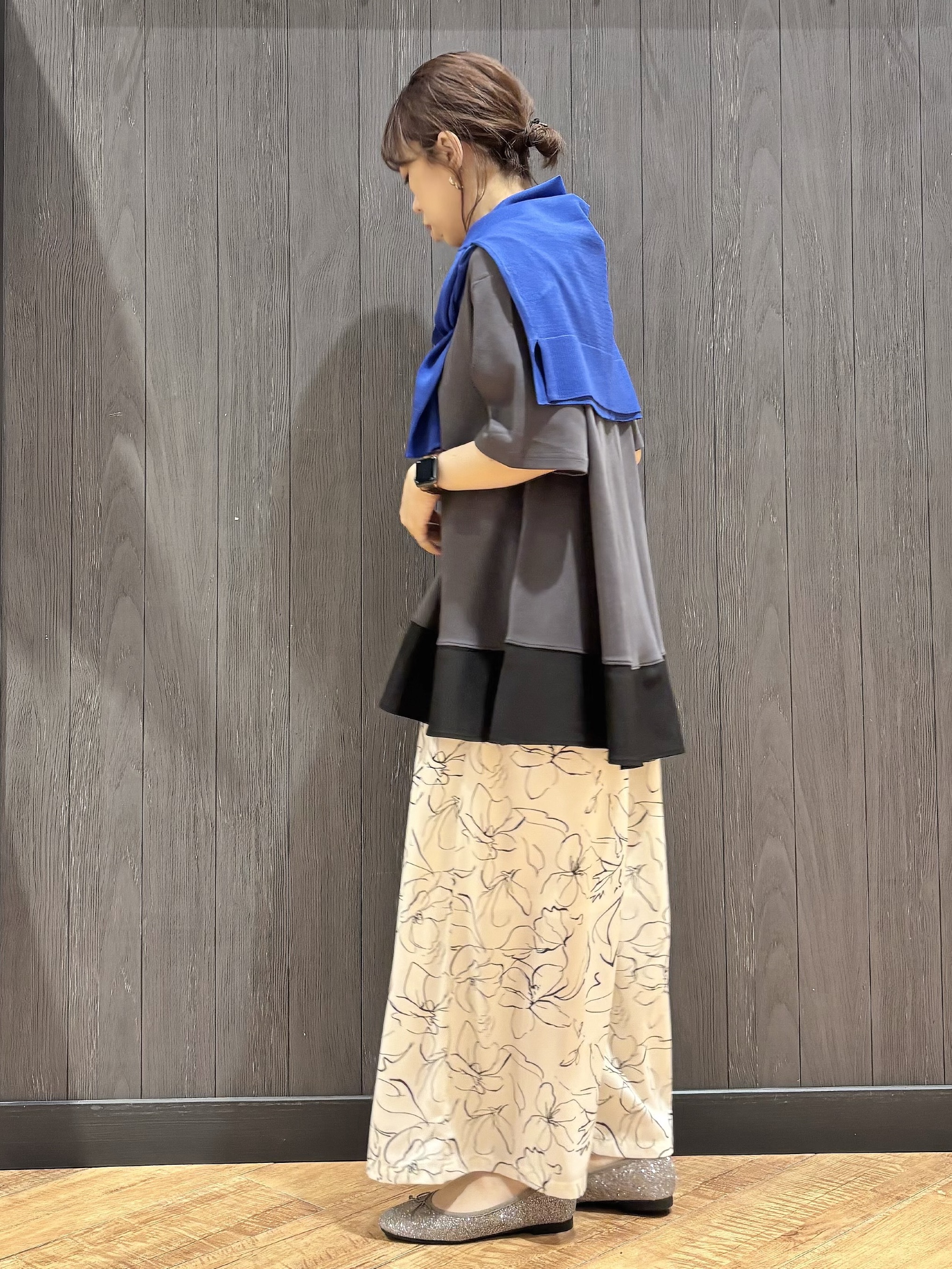 meiさんの「SHOO･LA･RUE｜【洗濯機可/UV】さらっとしたタッチが心地よい ショート丈 Vネックカーディガン」を使ったコーディネート