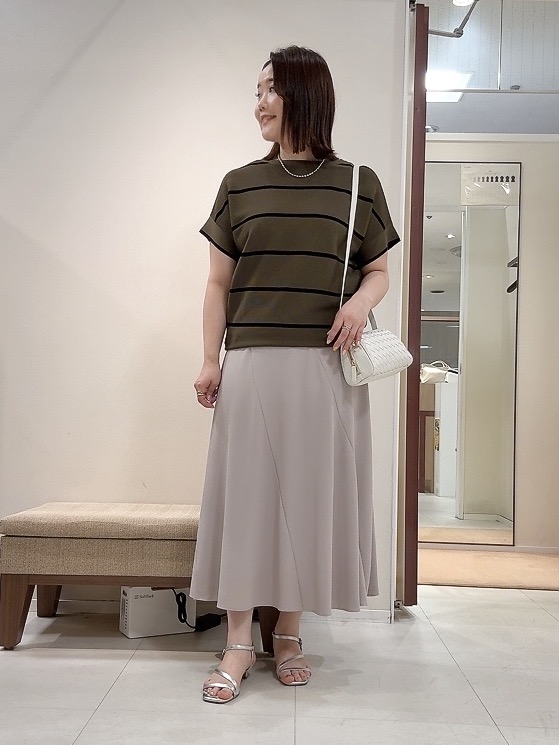 YUIさんの「UNTITLED｜【11色展開/体型カバー】前後2WAYフレンチスリーブニット」を使ったコーディネート