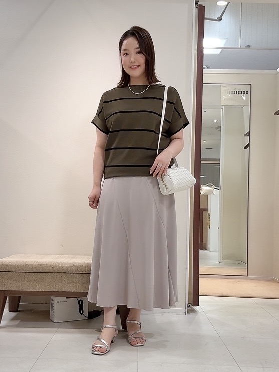 YUIさんの「UNTITLED｜【11色展開/体型カバー】前後2WAYフレンチスリーブニット」を使ったコーディネート