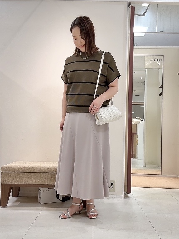 YUIさんの「UNTITLED｜【11色展開/体型カバー】前後2WAYフレンチスリーブニット」を使ったコーディネート