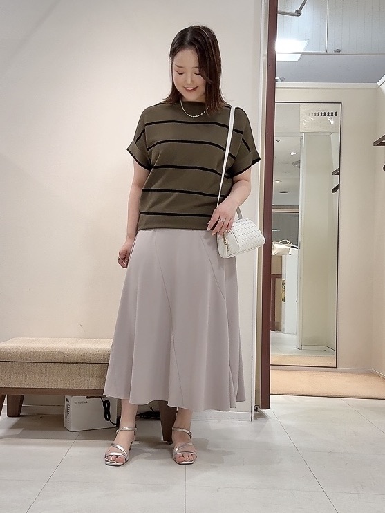YUIさんの「UNTITLED｜【11色展開/体型カバー】前後2WAYフレンチスリーブニット」を使ったコーディネート